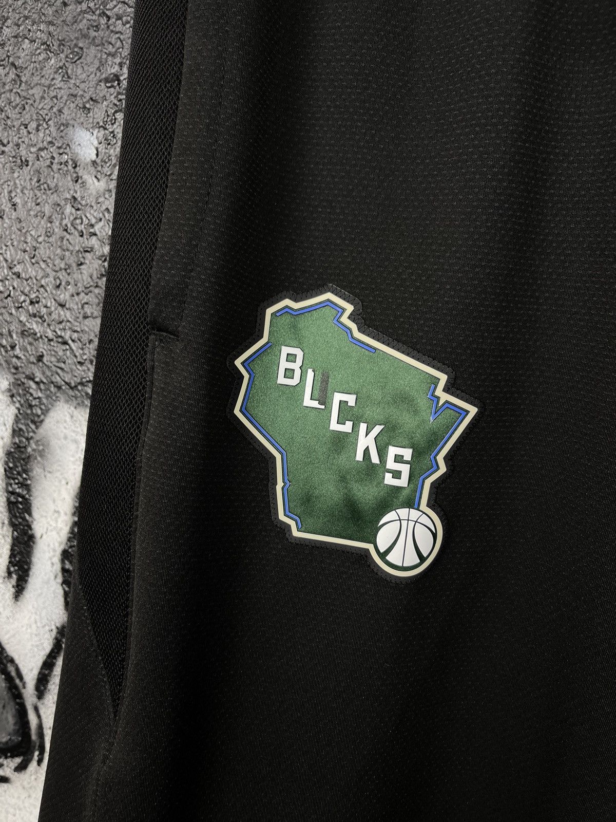 Nike Nike NBA Bucks Black Shorts Men’s Size Large Size US 33 - 7 Thumbnail