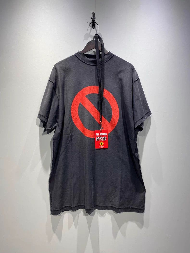 Balenciaga Balenciaga Black Band Reversible Short Sleeve T-Shirt Size US S / EU 44-46 / 1 - 1 Thumbnail