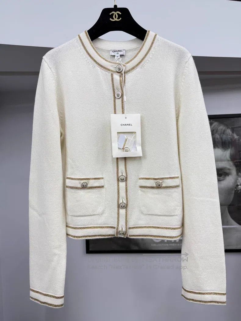 Chanel Chanel 26C white gold-edged cashmere knitted cardigan coat Size XS / US 0-2 / IT 36-38 - 1 Thumbnail