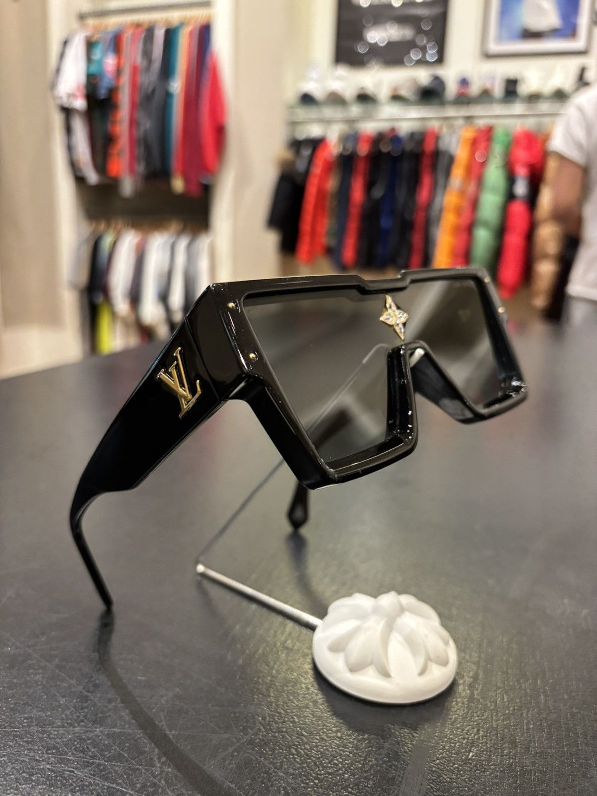 Louis Vuitton Louis Vuitton Cyclone Sunglasses Size ONE SIZE - 3 Thumbnail