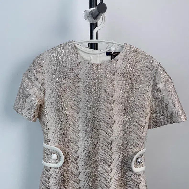 Louis Vuitton Louis Vuitton Gold silk embroidery in beige colour dress Size XS / US 0-2 / IT 36-38 - 3 Thumbnail