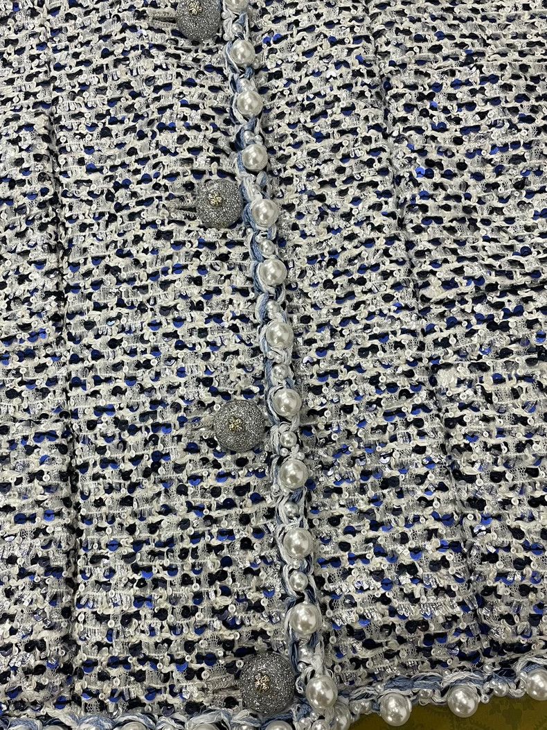 Chanel Chanel 25P white and blue pearl inlaid sequin woven jacket Size XS / US 0-2 / IT 36-38 - 2 Thumbnail
