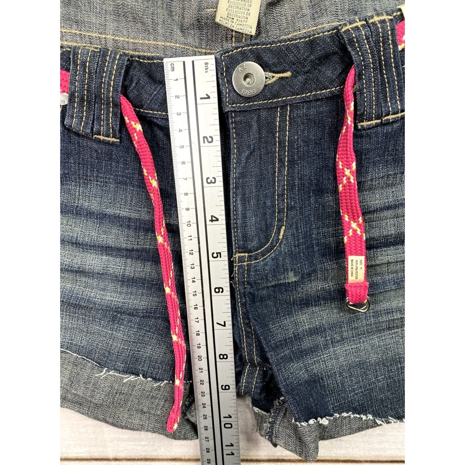 Vintage Vtg AriZona Jeans Co Shorts 11 Cuffed Distressed Stretch Denim Low Rise Y2K NWT Size 32" / US 10 / IT 46 - 5 Thumbnail