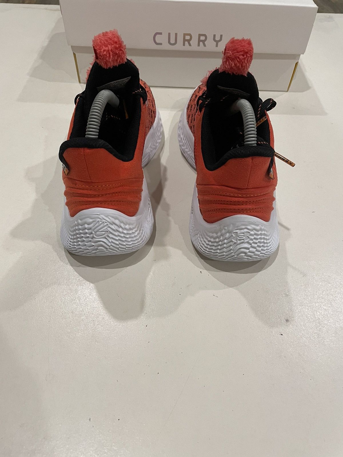 Under Armour Under Armour Curry Flow 9 Sesame Street Elmo Basketball Shoe Size US 6 / EU 39 - 5 Thumbnail