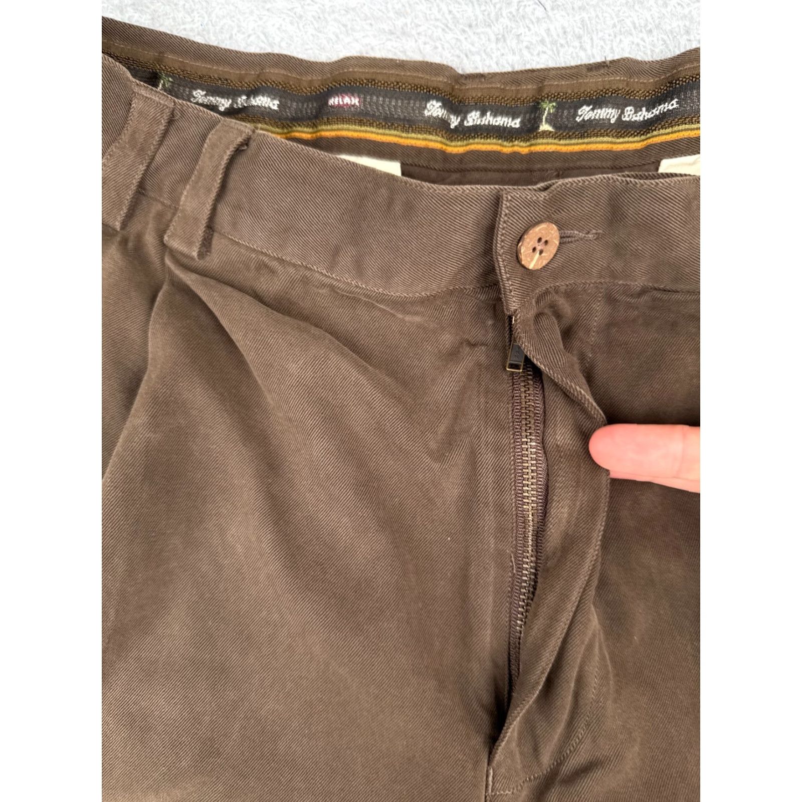 Tommy Bahama Tommy Bahama Shorts Men Bermuda 36 Brown Silk Pleated Beach Resort 36x9 Relaxed Mens Summer 100% Silk Easy Care Pockets Quick Dry Size US 36 / EU 52 - 6 Thumbnail