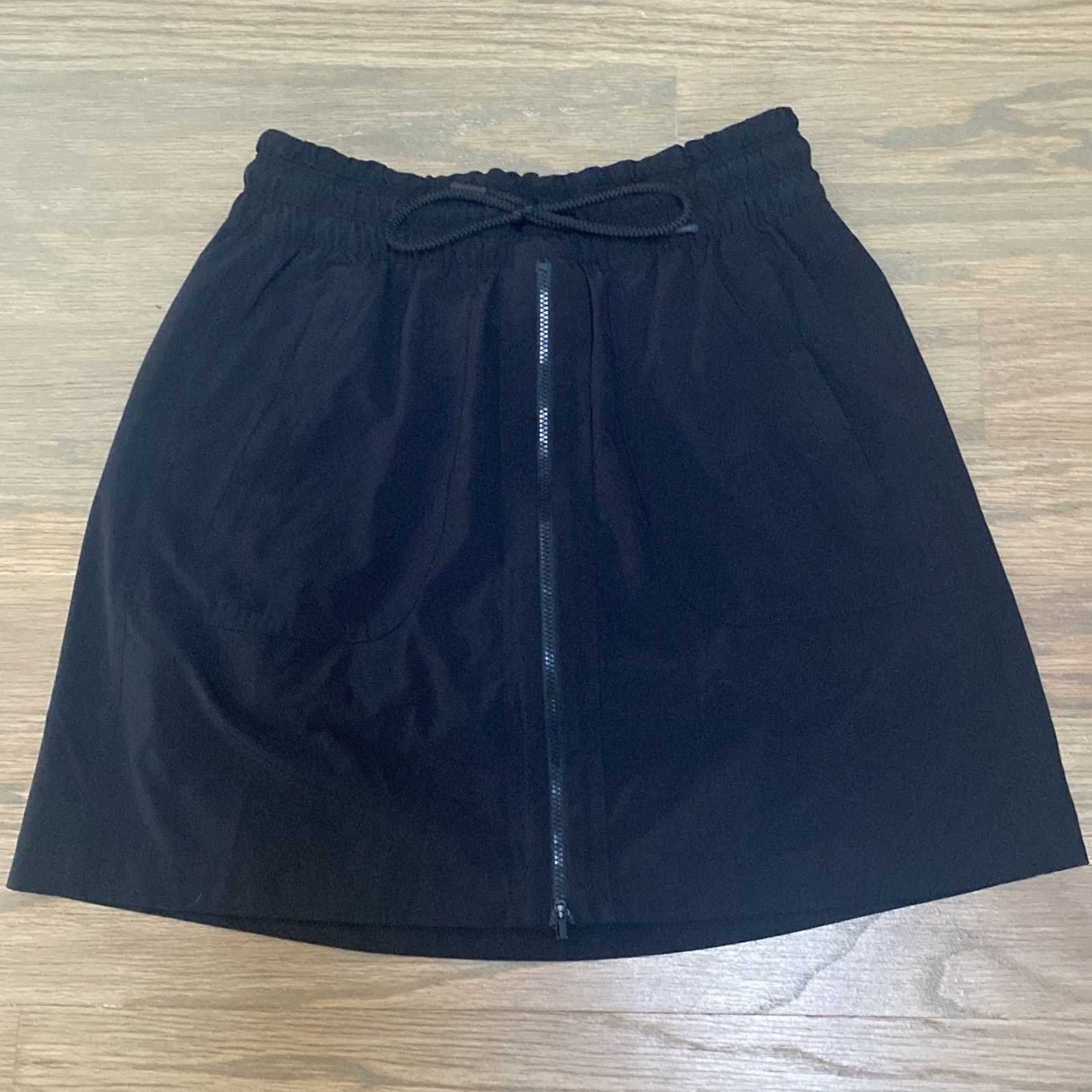 Old Navy Athleta Expedition Zip Front Black Skort Size 27" / US 4 / IT 40 - 2 Thumbnail