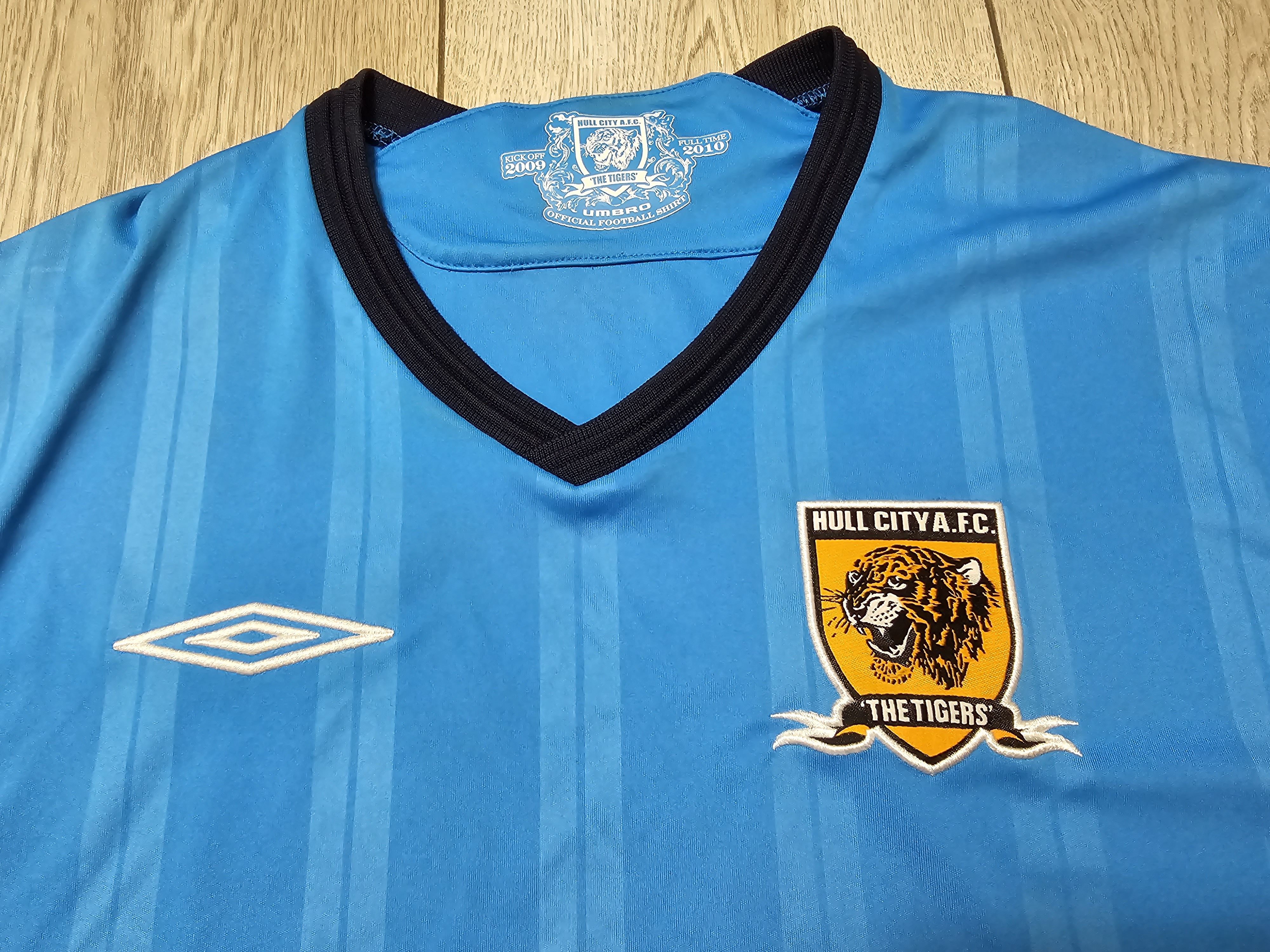 Umbro HULL CITY 2009 2010 AWAY FOOTBALL SHIRT SOCCER JERSEY Size US XL / EU 56 / 4 - 3 Thumbnail