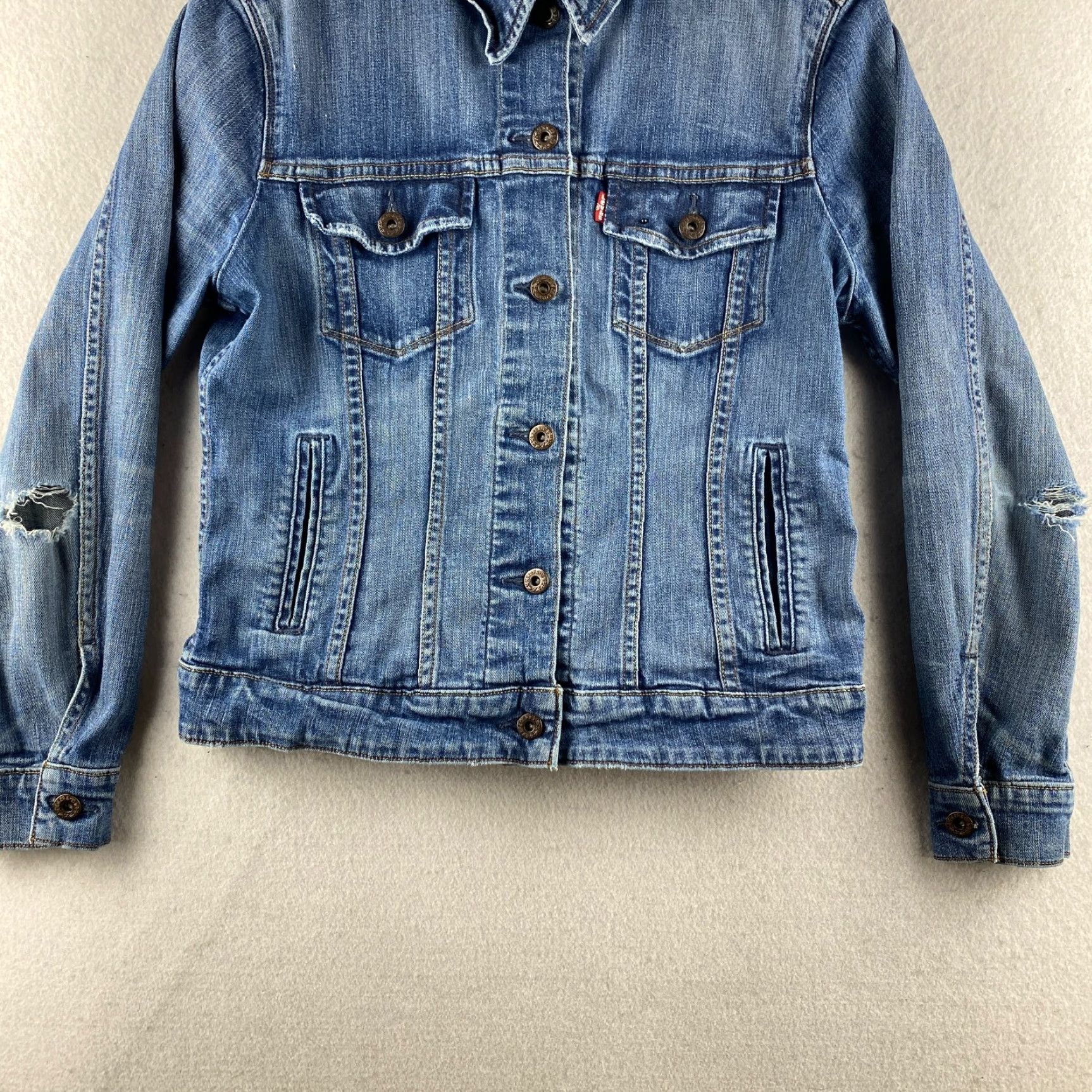 Levi's Levi's Denim Trucker Jacket Womens Large L Blue Distressed Rip Button-Up Size 36" / US 14 / IT 50 - 3 Thumbnail