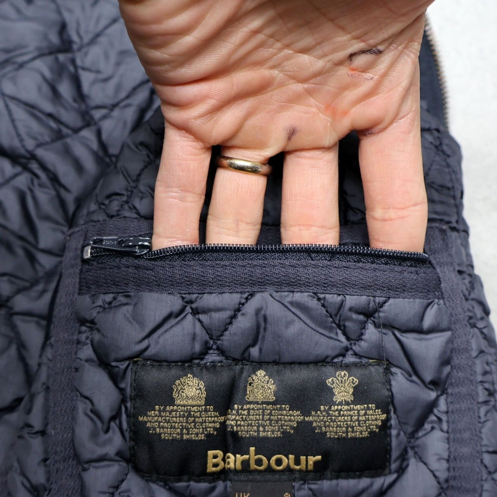 Barbour Barbour Vest Women 4 Black Fleece Betty Liner Full Zip Light Pack Winter Quilted Vest Sleeveless Zipper Pocket Quilted Barbour Logo Size S / US 4 / IT 40 - 6 Thumbnail