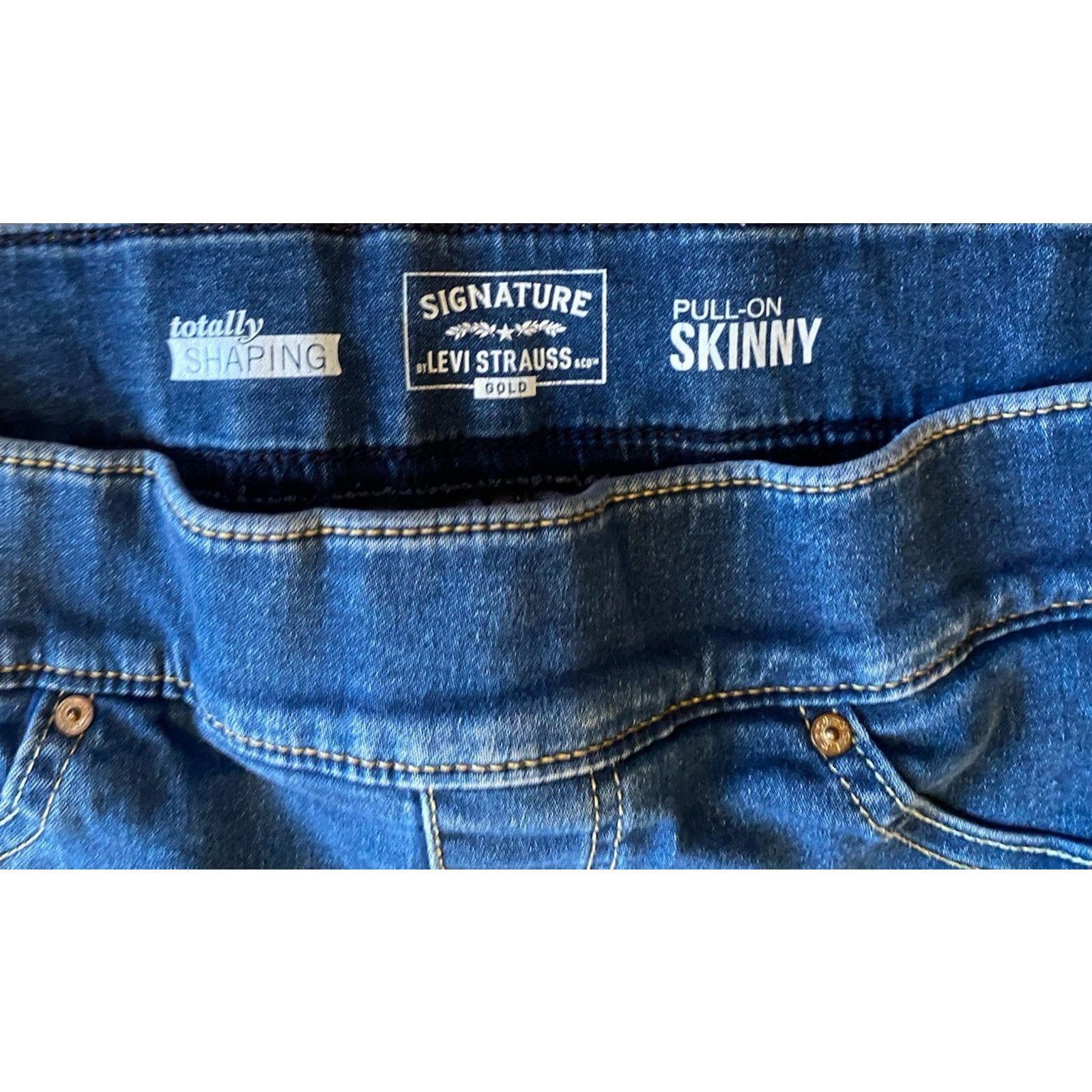 Levi's Levi Strauss Totally Shaping Slimming Jeans Women’s 14 32 Size 32" / US 10 / IT 46 - 2 Thumbnail