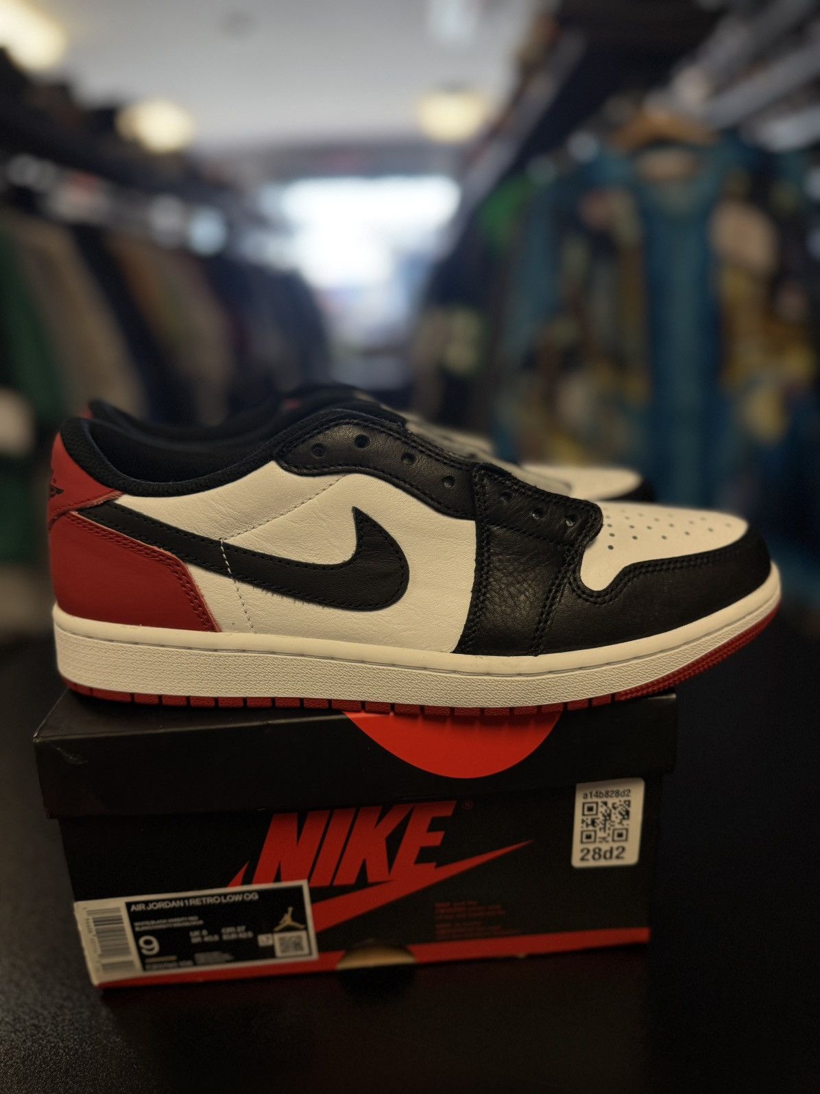 Jordan Brand × Nike Nike Jordan 1 Low Black Toe 2023 Size 9 Size US 9 / EU 42 - 14 Thumbnail