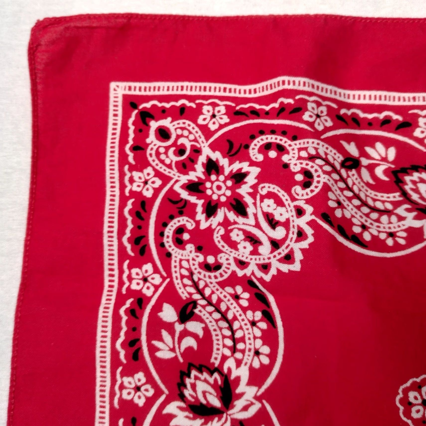 Vintage VINTAGE Paris Cotton Bandana Scarf Adult Unisex Red Paisley Mandala 90s Rockabilly Made in USA Size ONE SIZE - 4 Thumbnail