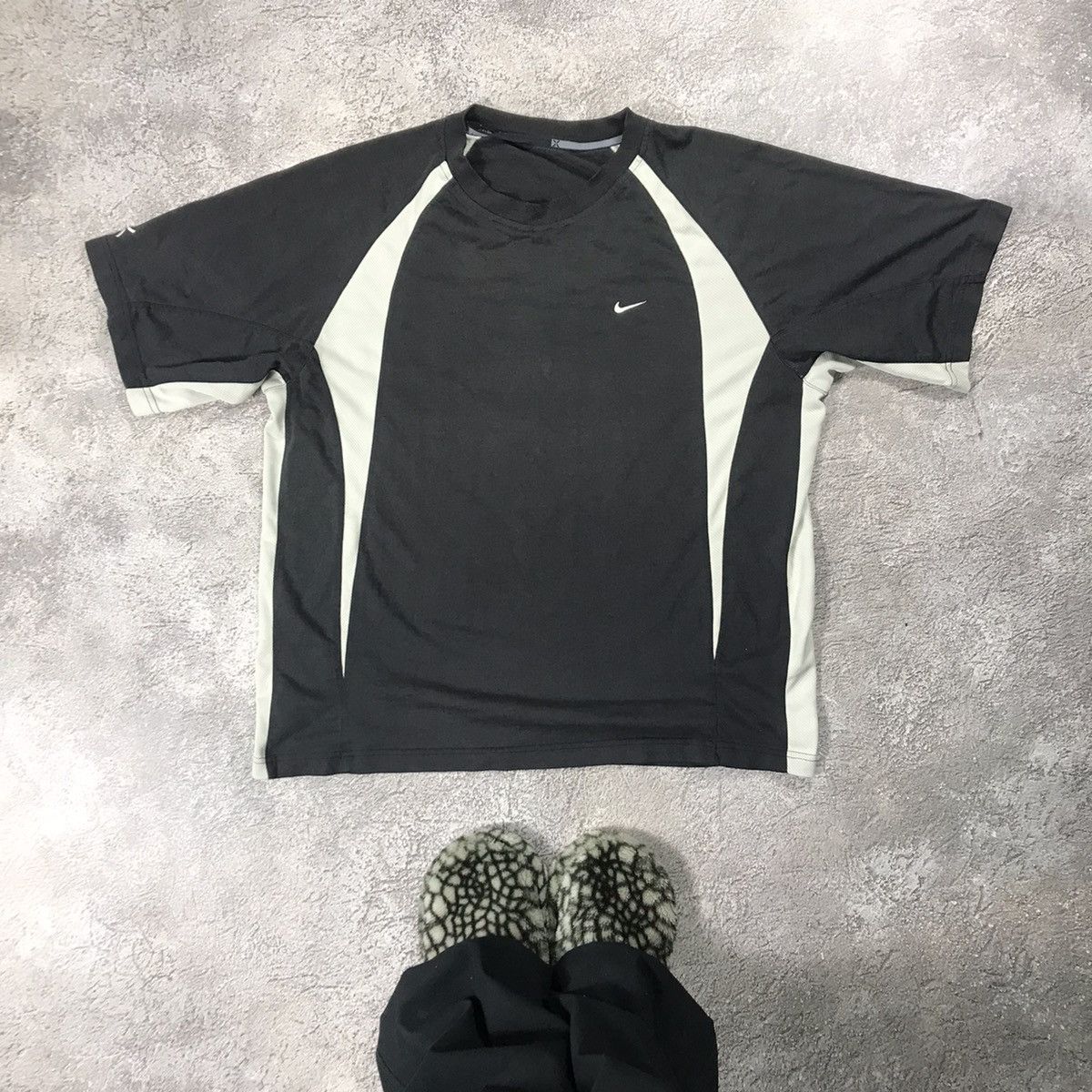VINTAGE Y2K NIKE SWOOSH TEE STREETWEAR CASUAL 90s