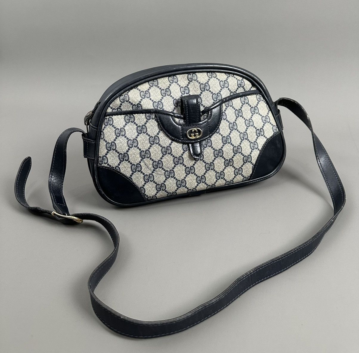 Gucci Gucci - Vintage GG Monogram Supreme Pattern - Coated - Navy Size ONE SIZE - 1 Thumbnail