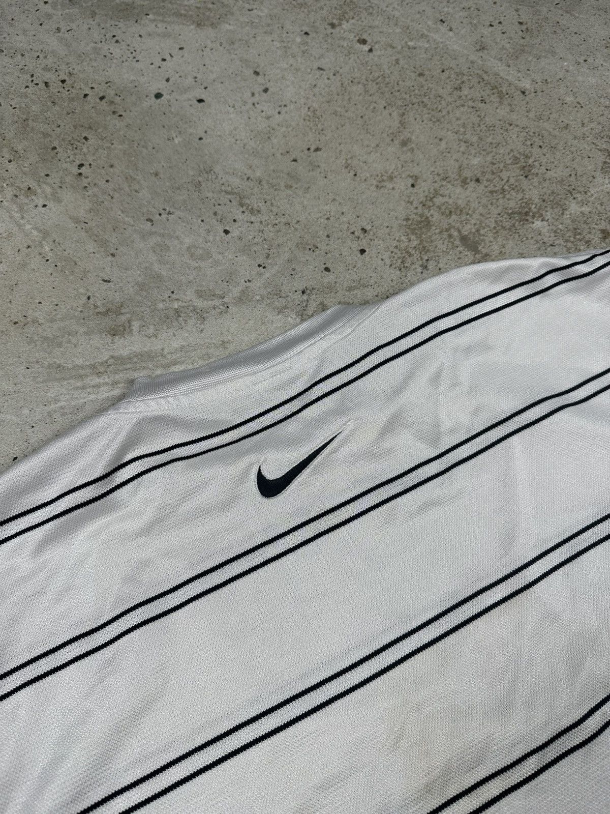 Nike Vintage 90s Nike Striped Center Swoosh Logo Tee White Size US M / EU 48-50 / 2 - 11 Thumbnail