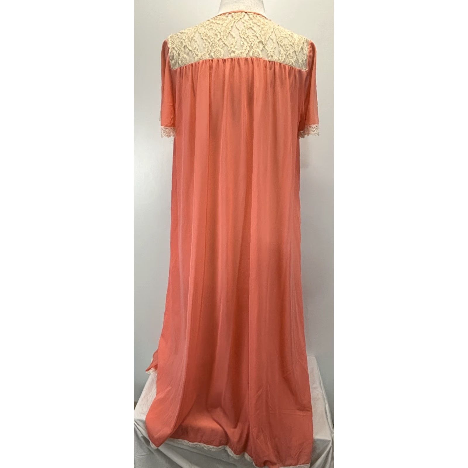 Vintage VINTAGE Lucie Ann Nightgown Nylon Coral Lace Trim Adult Large Womens 1970s Size ONE SIZE - 3 Thumbnail