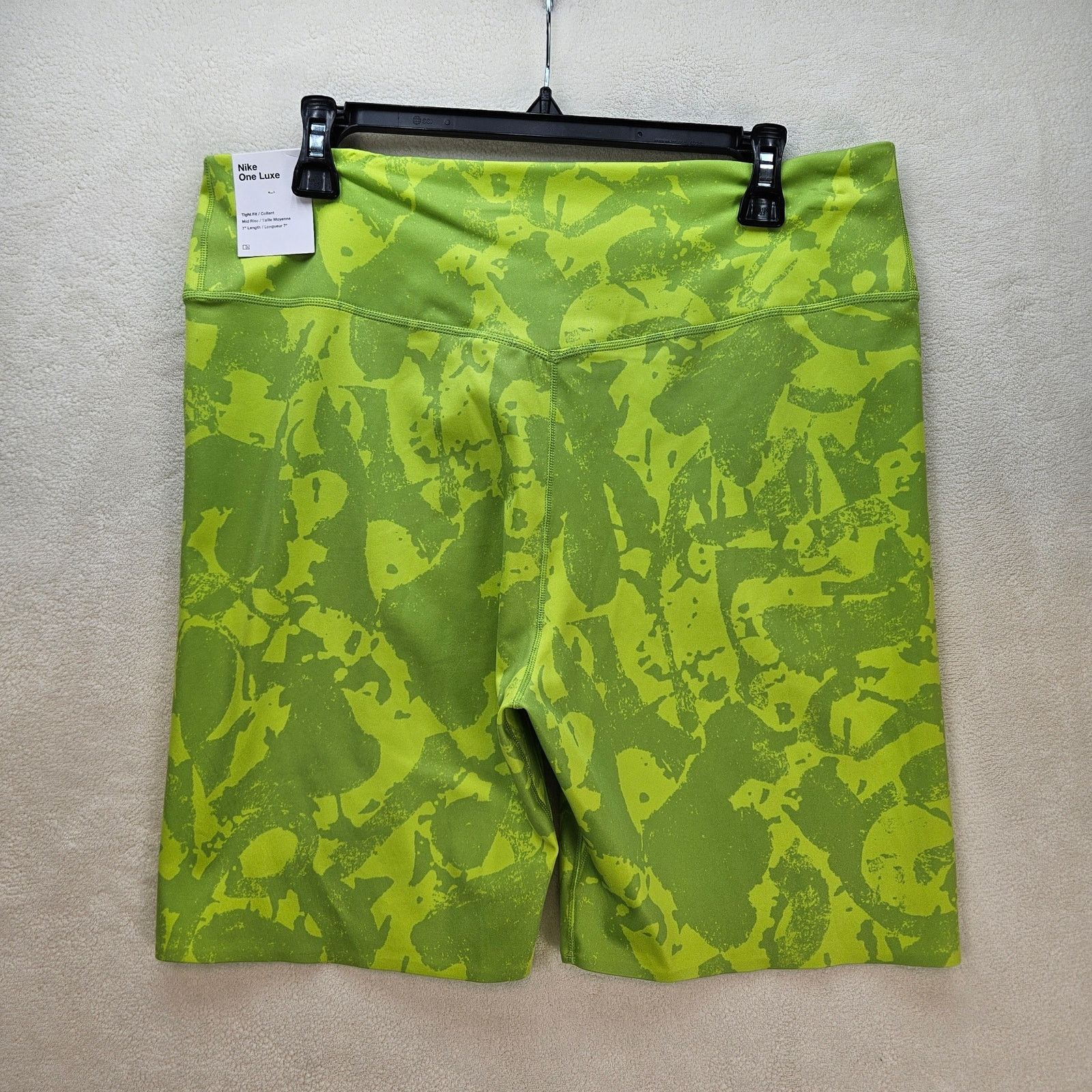 Nike NIKE WOMEN'S XL ONE LUXE SHORT LEGGING GREEN 7 INCH DRI FIT Size 34" / US 12 / IT 48 - 6 Thumbnail