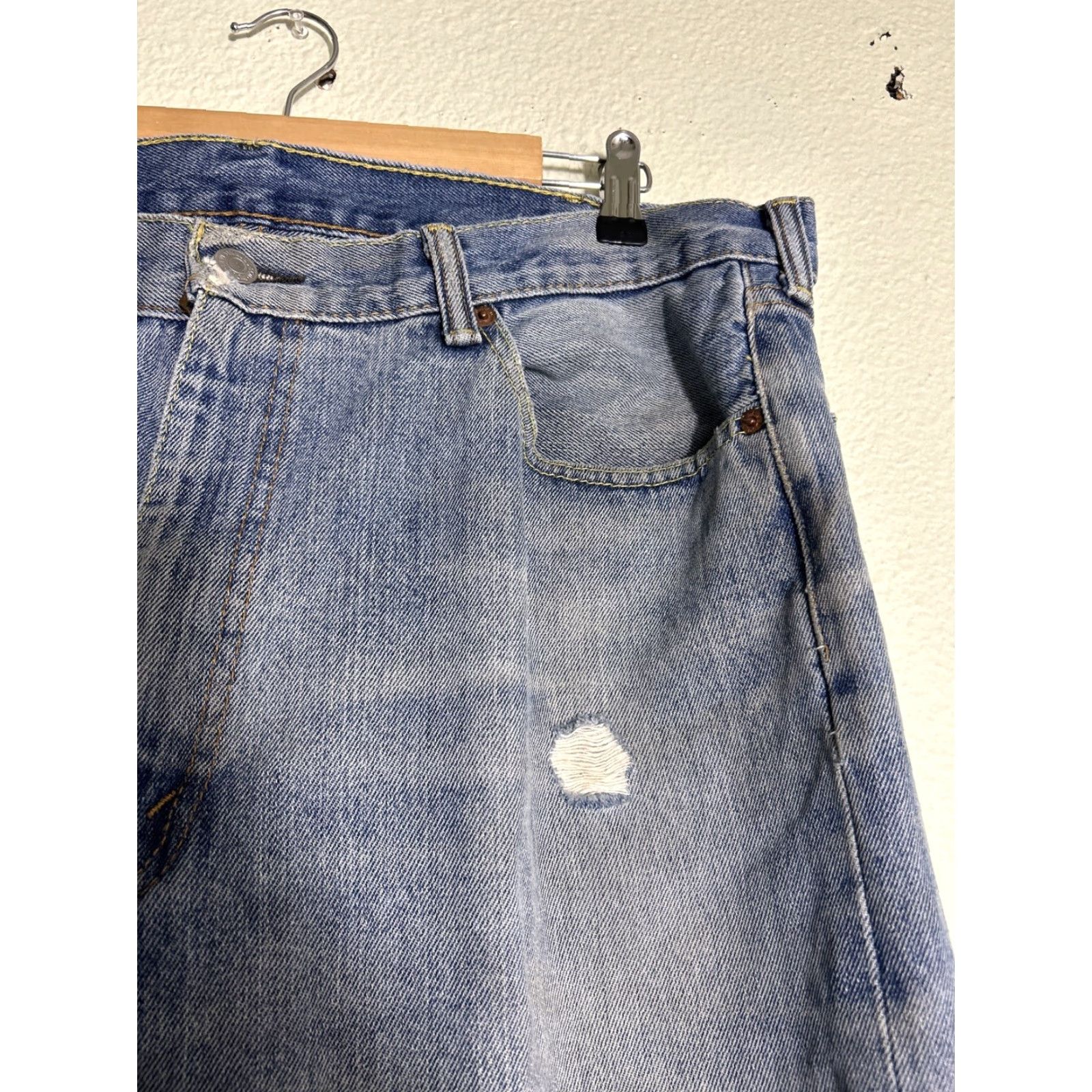 Levi's VINTAGE Levi's 505 Jeans Mens 40x26 Distressed Medium Wash Blue Straight 40 Inseam Regular Size 40 Mens Jeans Size US 40 / EU 56 - 5 Thumbnail