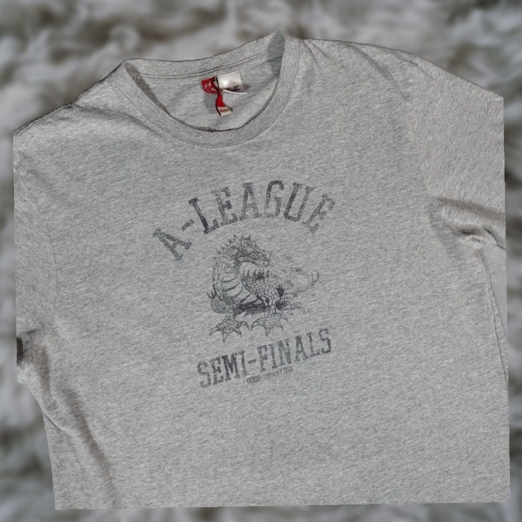 Guess VINTAGE GUESS Sports Graphic Print T Shirt Mens Gray Y2K Crew Neck Short Sleeve Cotton Size US L / EU 52-54 / 3 - 1 Thumbnail