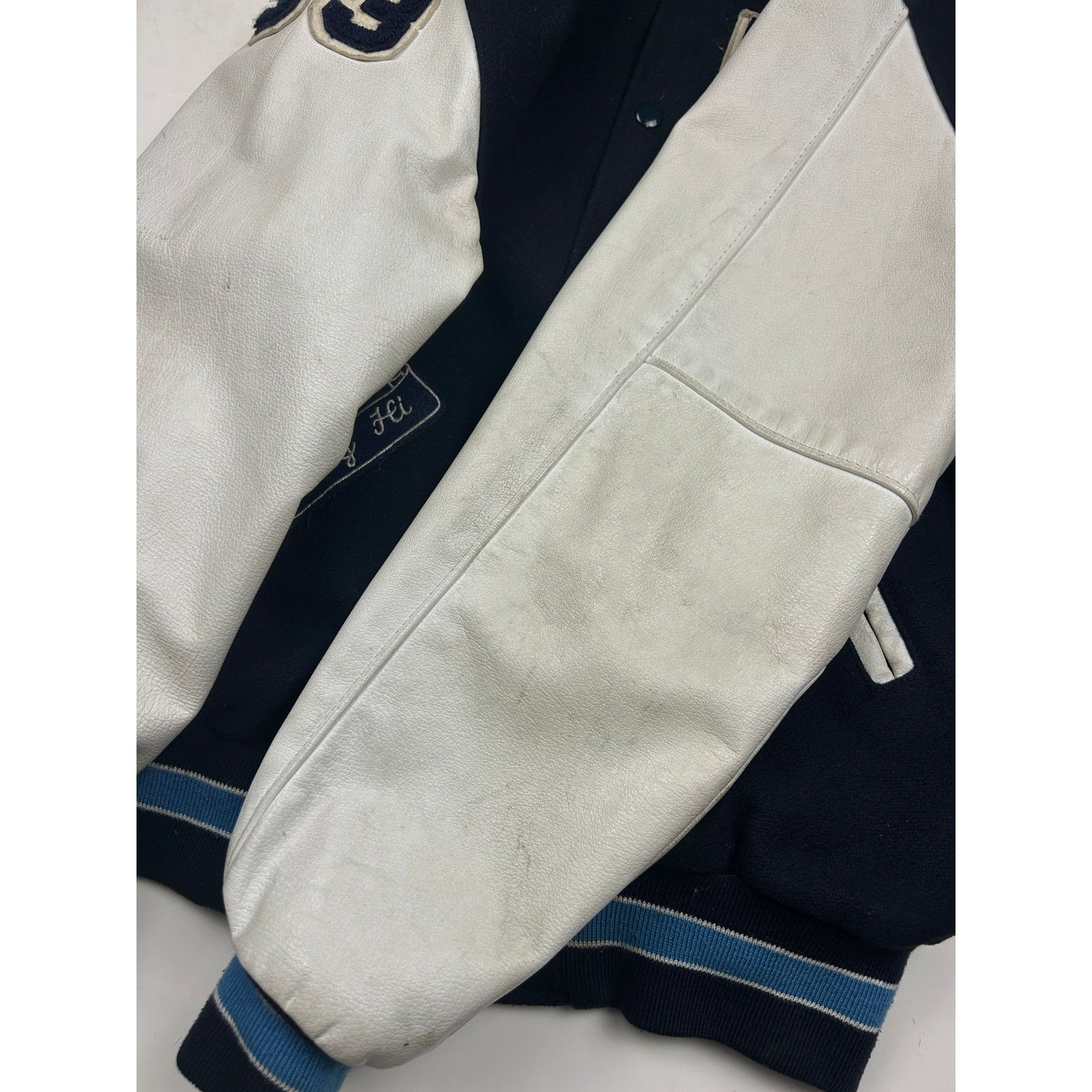 Vintage Vintage 90s Stitched Two Tone Wool Varsity Letterman L Size US L / EU 52-54 / 3 - 8 Thumbnail