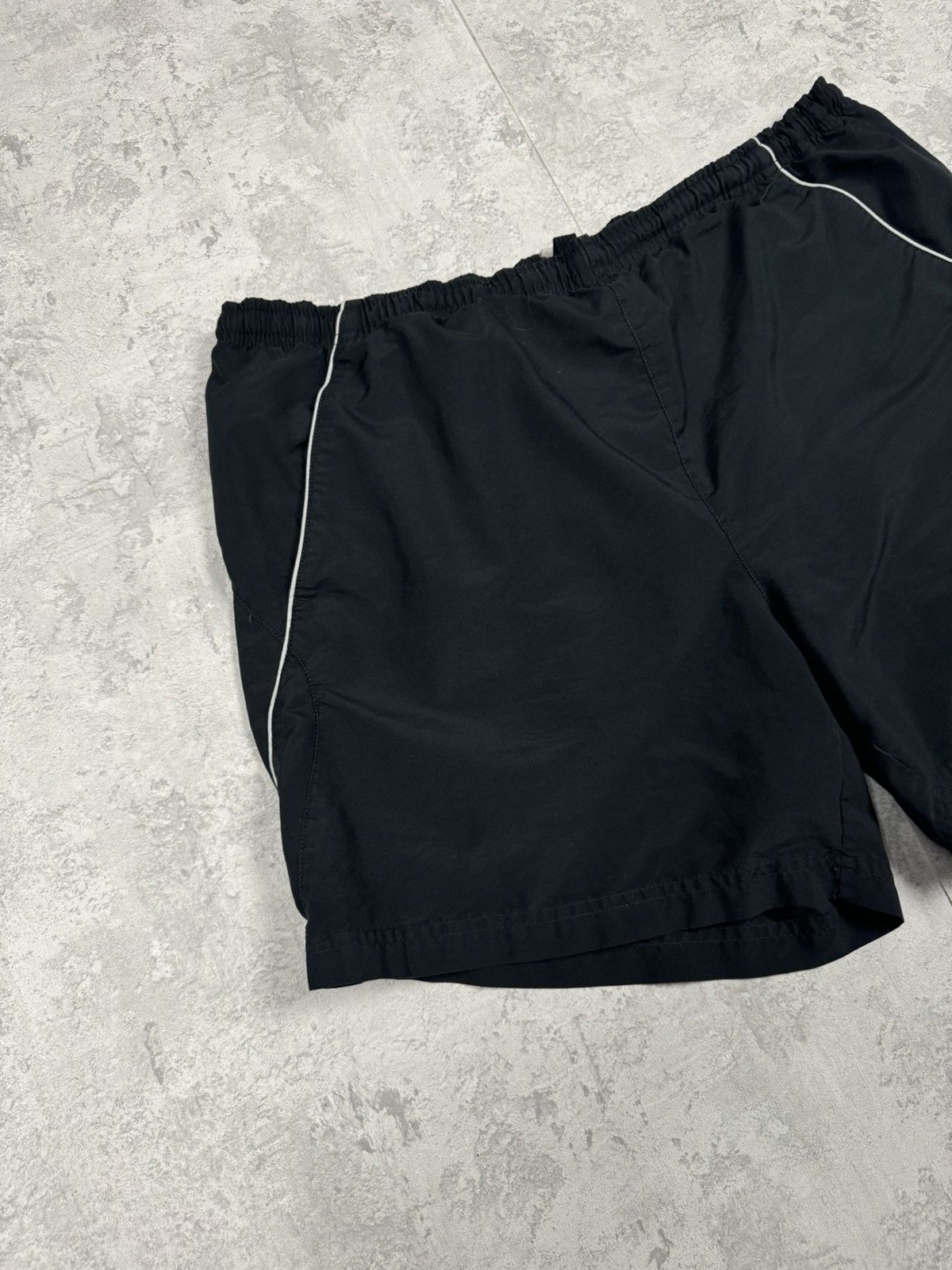 Nike Vintage Nike Y2K Shorts Size XL Size US 37 - 2 Thumbnail