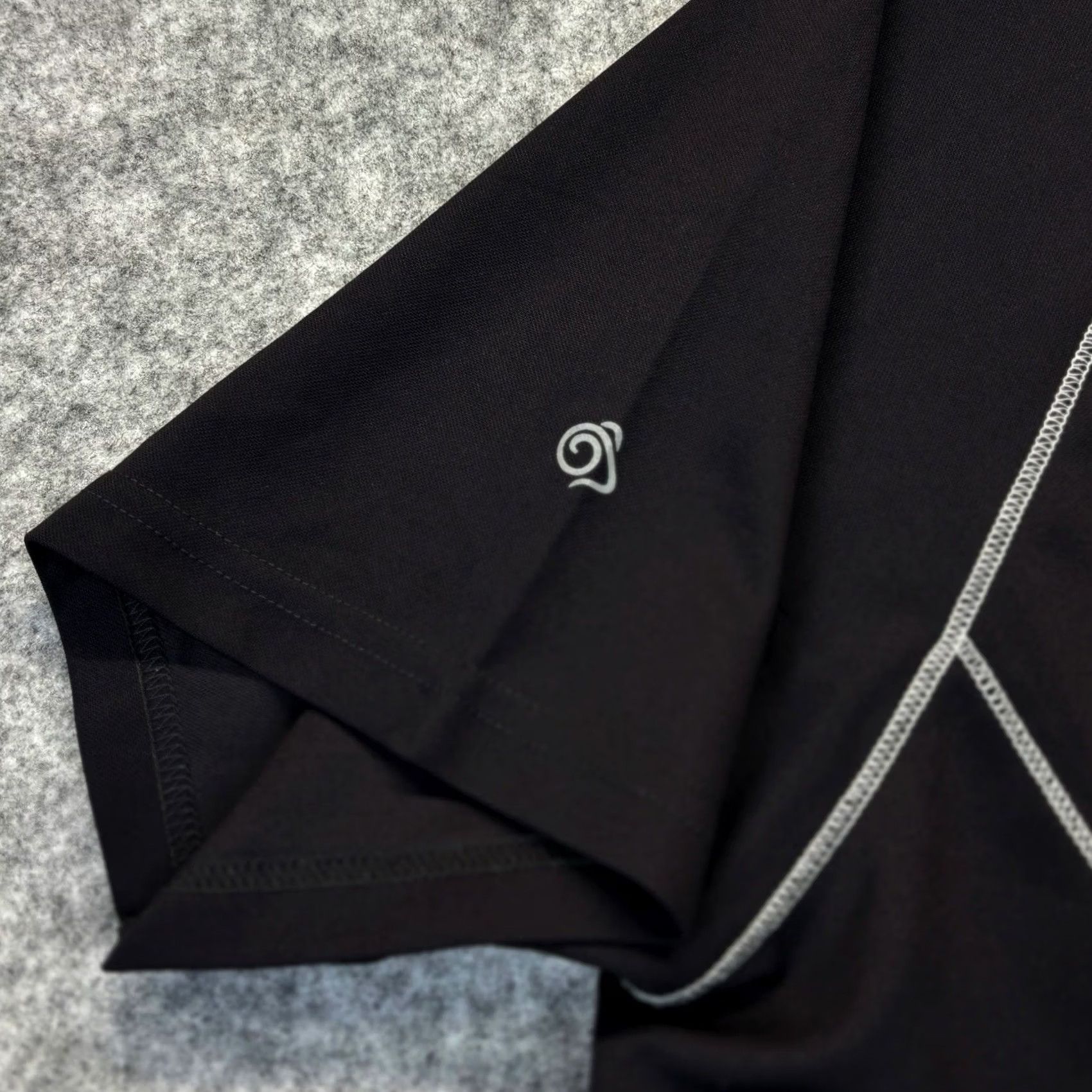Vintage Craghoppers T Shirt XL mens Black Short Sleeve top X-Large Pre Loved Size US XL / EU 56 / 4 - 5 Thumbnail