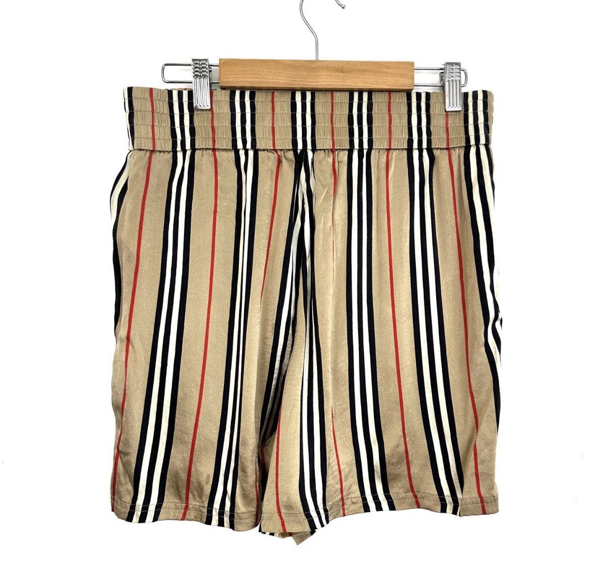 Burberry Burberry / Khaki Stripe Silk Casual Shorts K12 Size US 34 / EU 50 - 1 Thumbnail