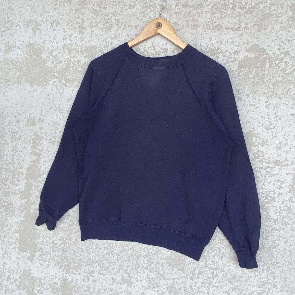 Other Vintage Hanes Crewneck Sweatshirt NavyBlue Pullover Size M Size US M / EU 48-50 / 2 - 2 Thumbnail