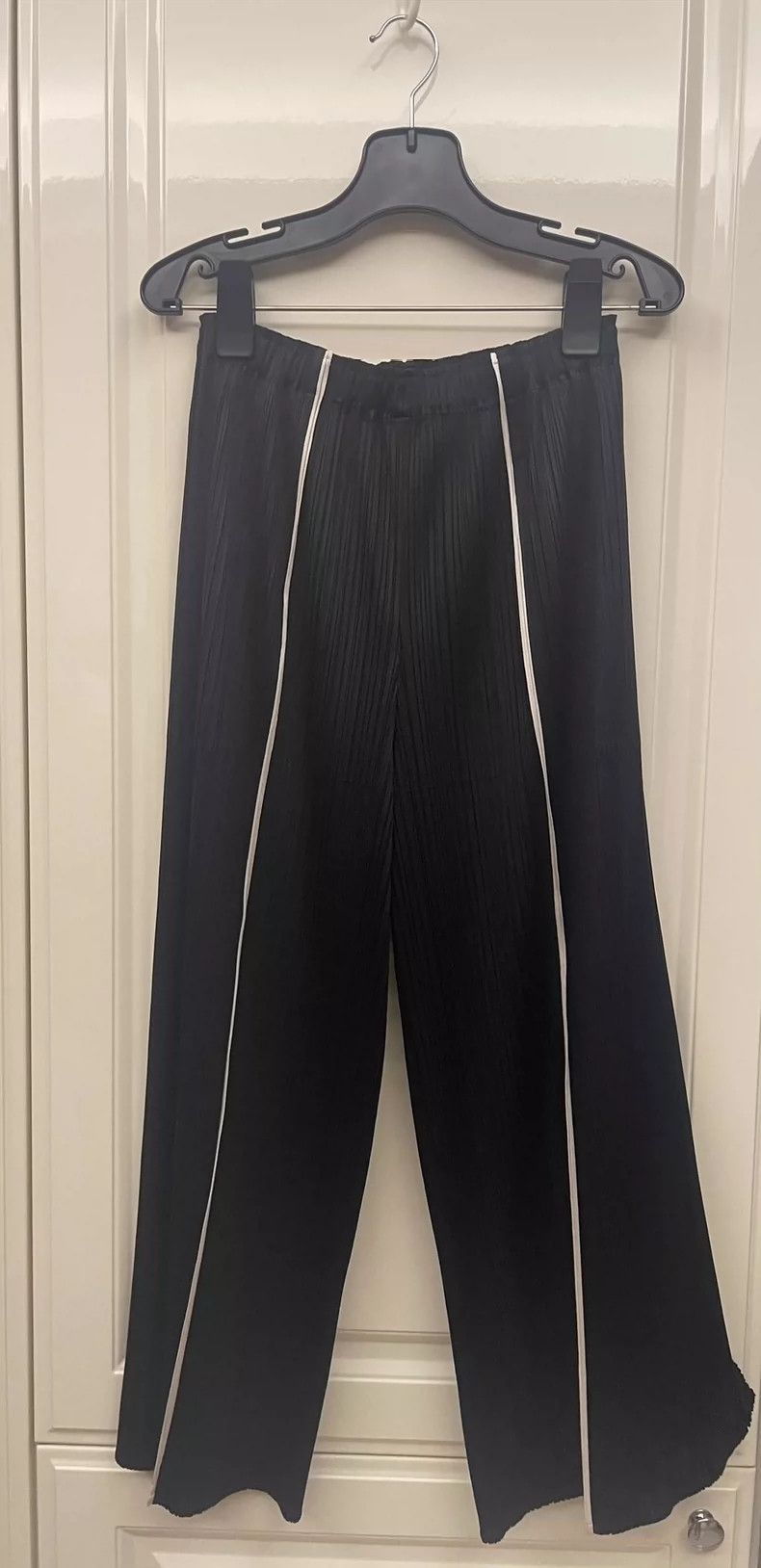 Issey Miyake Issey Miyake size:3 Black pleated trousers Size 23" - 2 Thumbnail