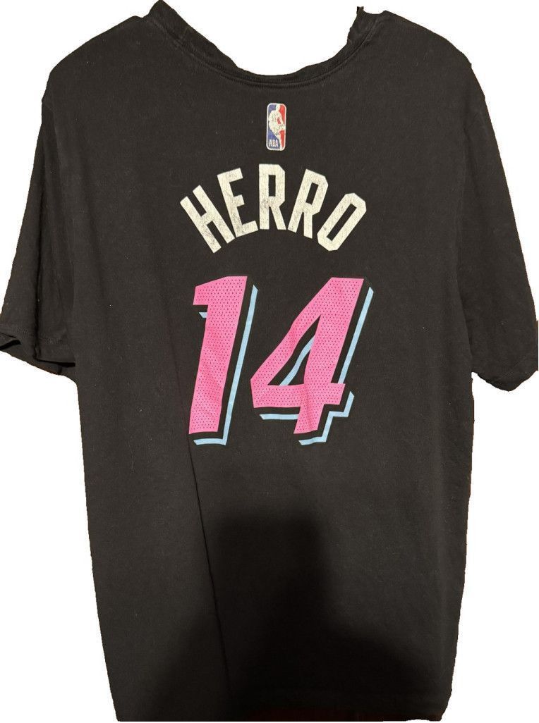 Nike Miami Heat Tyler Herro #14 Player T-Shirt Men Size XL Black Size US XL / EU 56 / 4 - 1 Preview