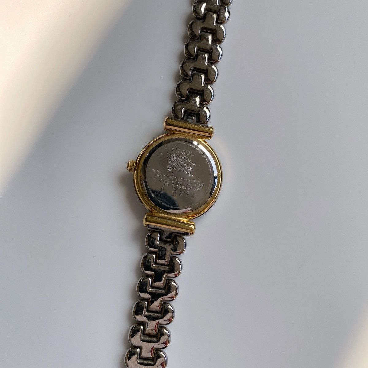 Vintage Burberry 90s Two Tone Round Watch Size ONE SIZE - 6 Thumbnail