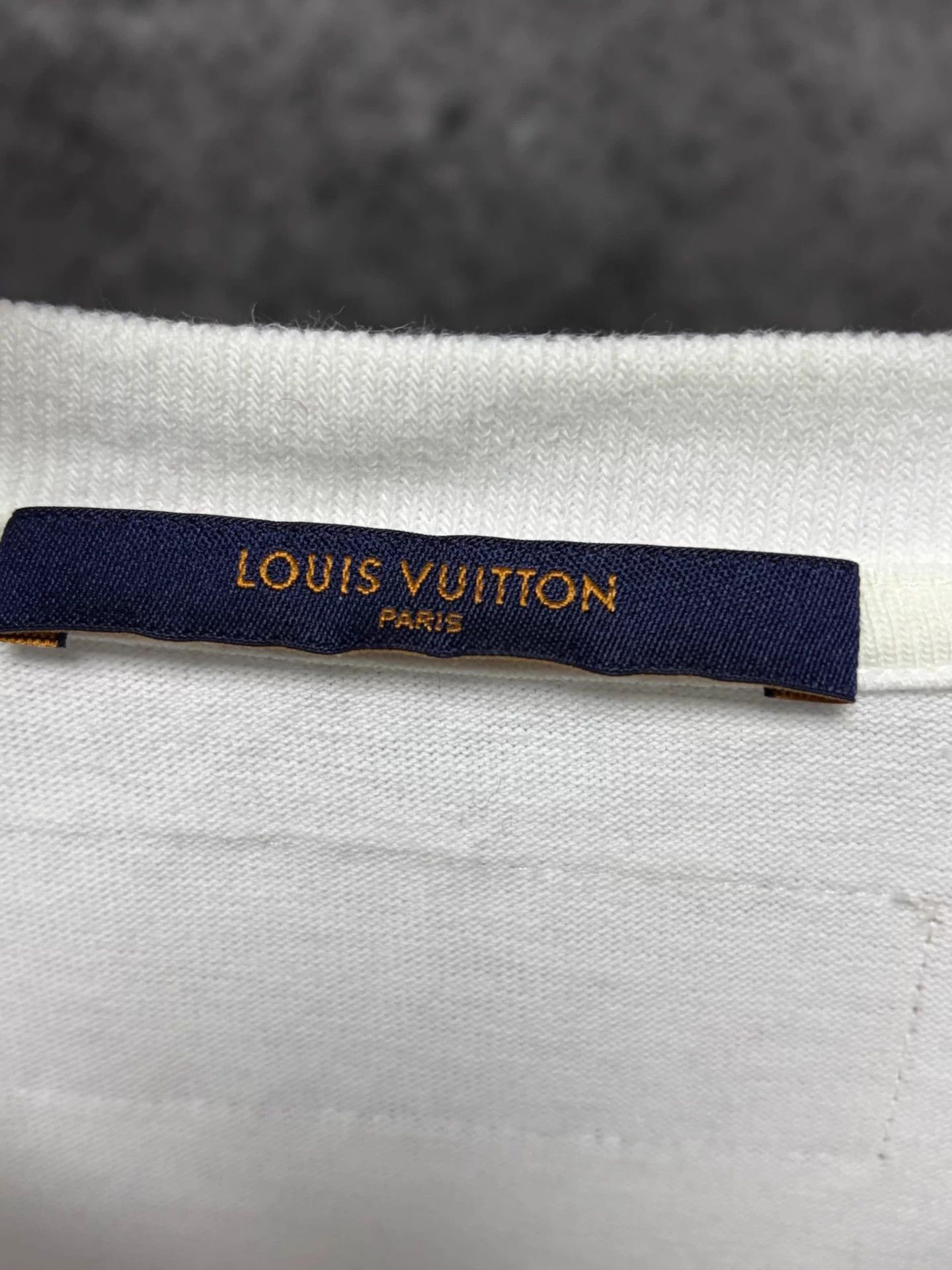 Louis Vuitton LV White XL SS T-Shirt Pendant Embroidered Logo Size US XL / EU 56 / 4 - 3 Thumbnail
