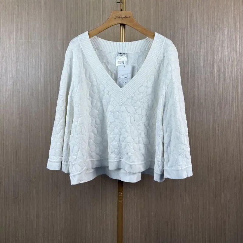 Chanel White Cotton Pullover with V-Neck Design 0089