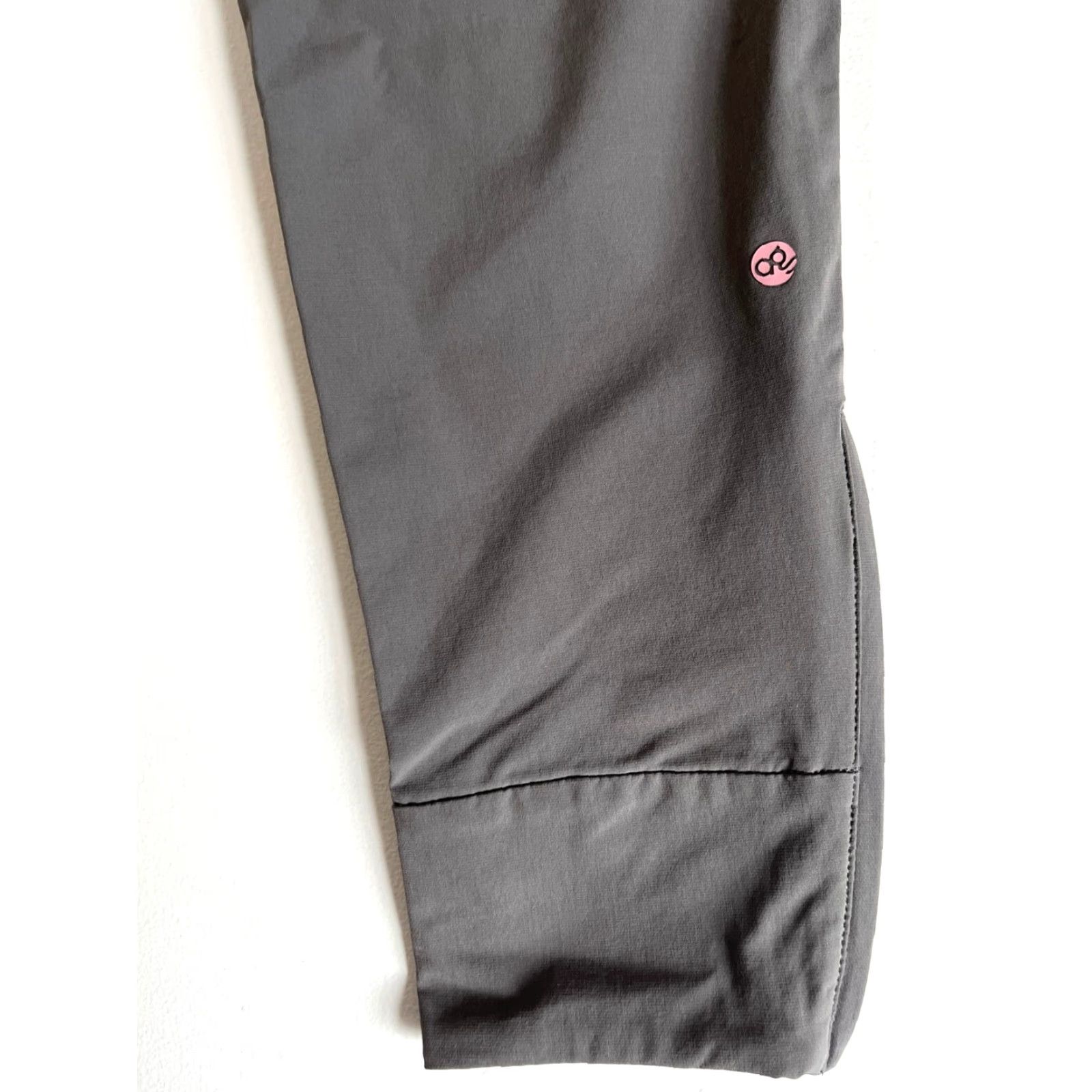 Vintage Abendroth Golf Women's The Peggy Pant Professional Jogger Sz 2 Gray Nylon Blend Pockets Zip Pocket Moisture Wicking 28 in Inseam 28in Tapered 88 Size 26" / US 2 / IT 38 - 7 Thumbnail