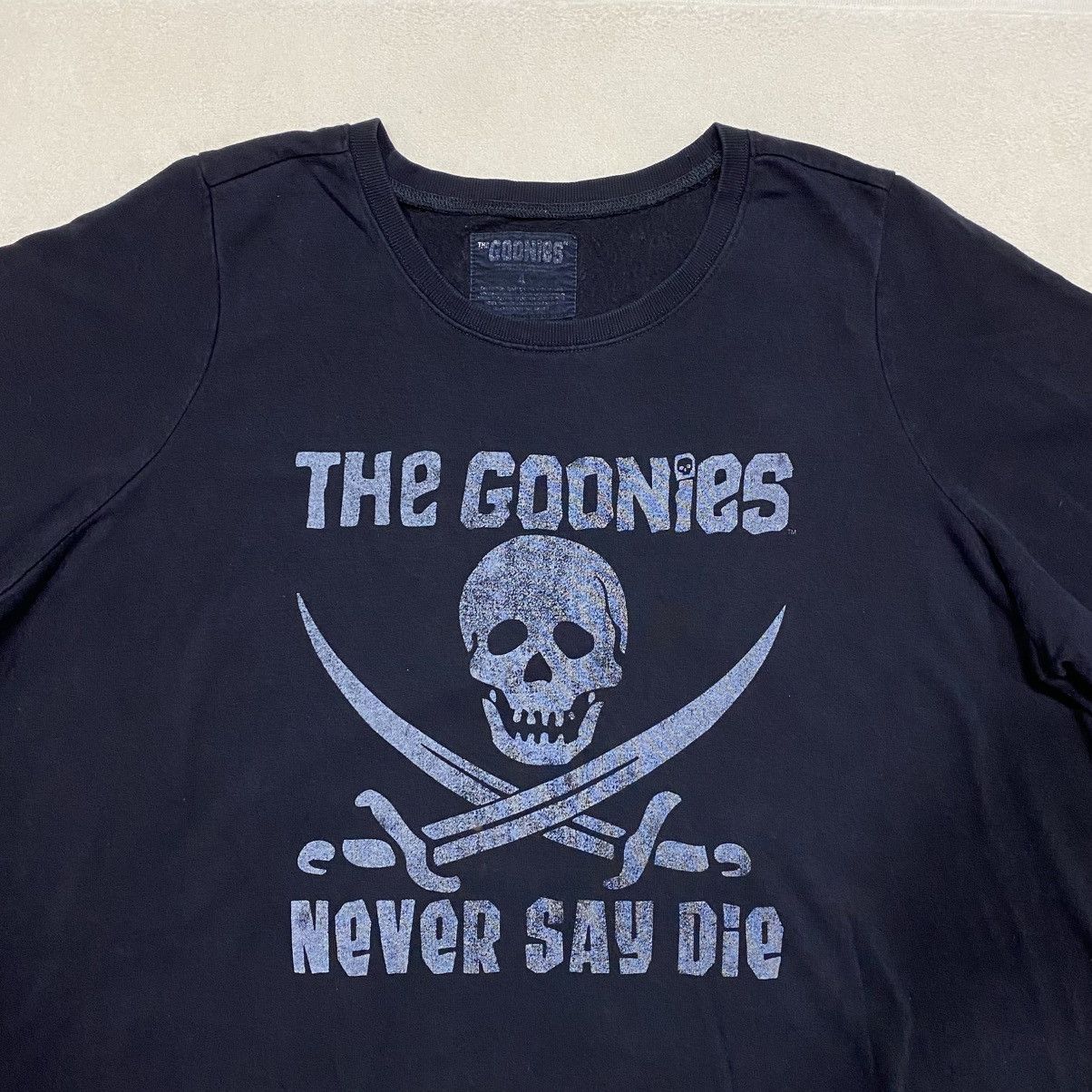 Vintage Classic Movie THE GOONIES Big Skull Sweatshirt Size US XXL / EU 58 / 5 - 2 Thumbnail