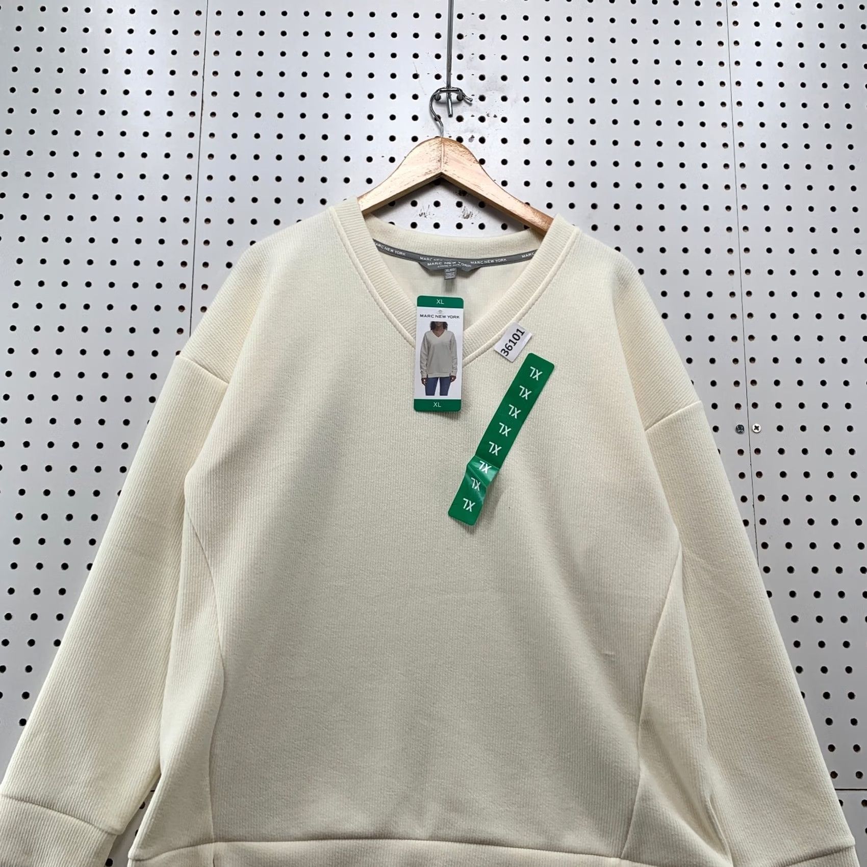Vintage Marc New York Sweater Womens XL Cream Pullover Sweater V-Neck Relaxed Fit 23x28 Ivory Sweatshirt Womens XL Size XL / US 12-14 / IT 48-50 - 2 Thumbnail