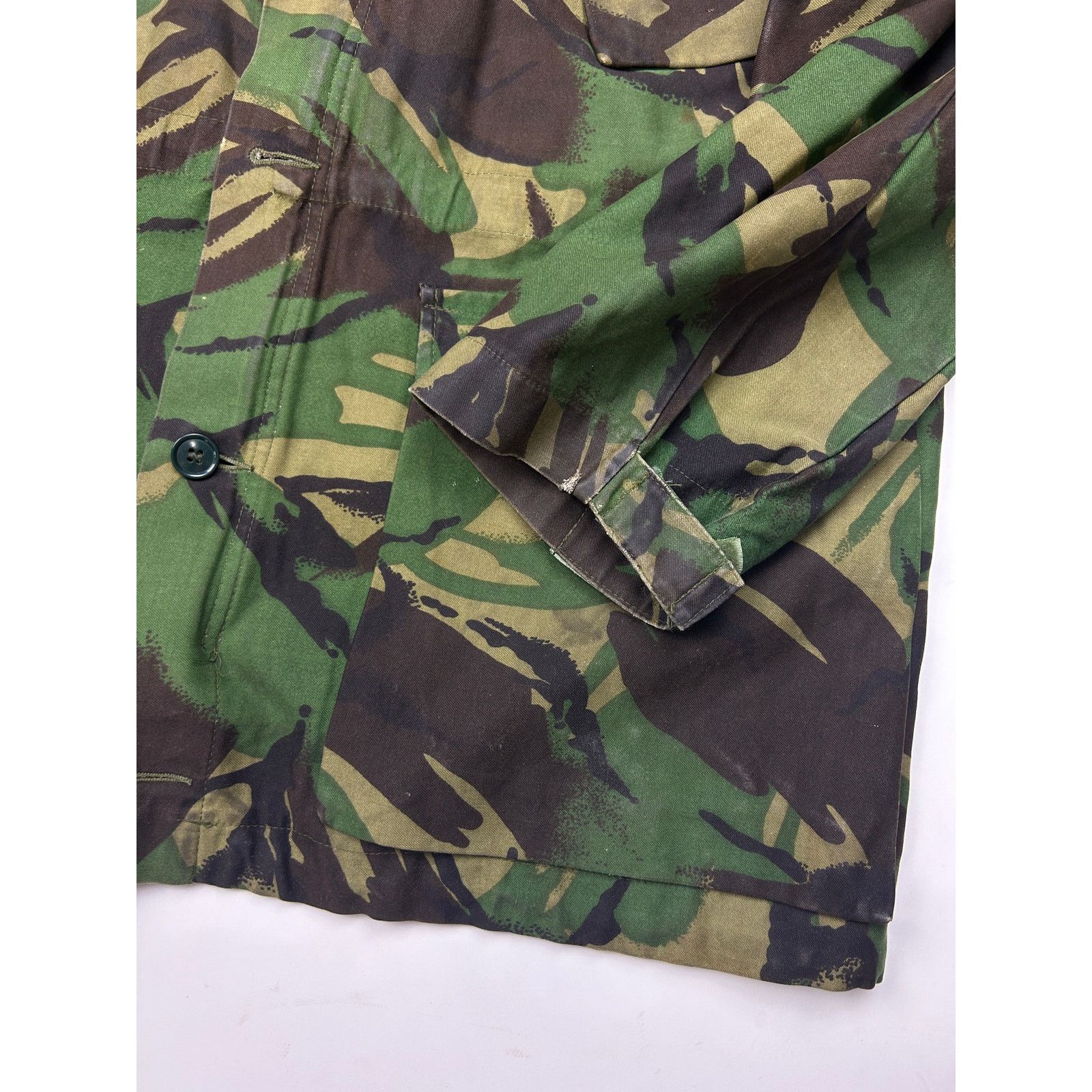 Vintage Vintage 90s British Army Woodland Camoflauge Smock Combat L Size US L / EU 52-54 / 3 - 7 Thumbnail