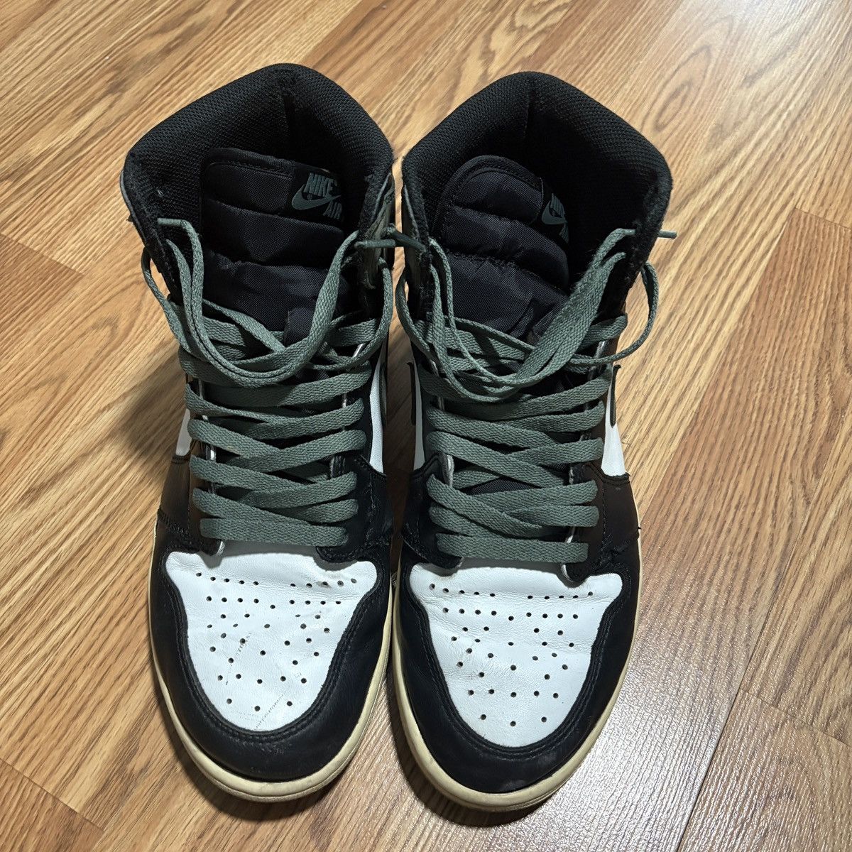 Jordan Brand Jordan 1 Retro High Clay Green Size US 10 / EU 43 - 1 Thumbnail