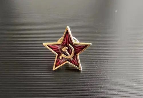 VIBE Retro USSR symbol enamel pin Red Star Sickle Hammer Size ONE SIZE - 1 Thumbnail