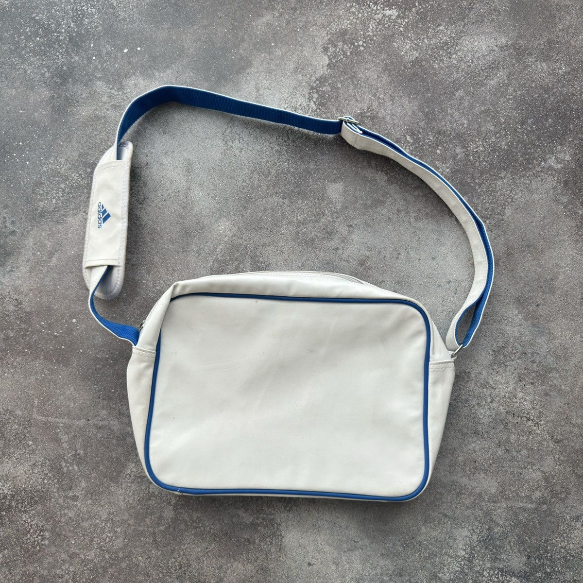 Adidas × Vintage Adidas Y2K Vintage Crossbody Bag Size ONE SIZE - 9 Thumbnail