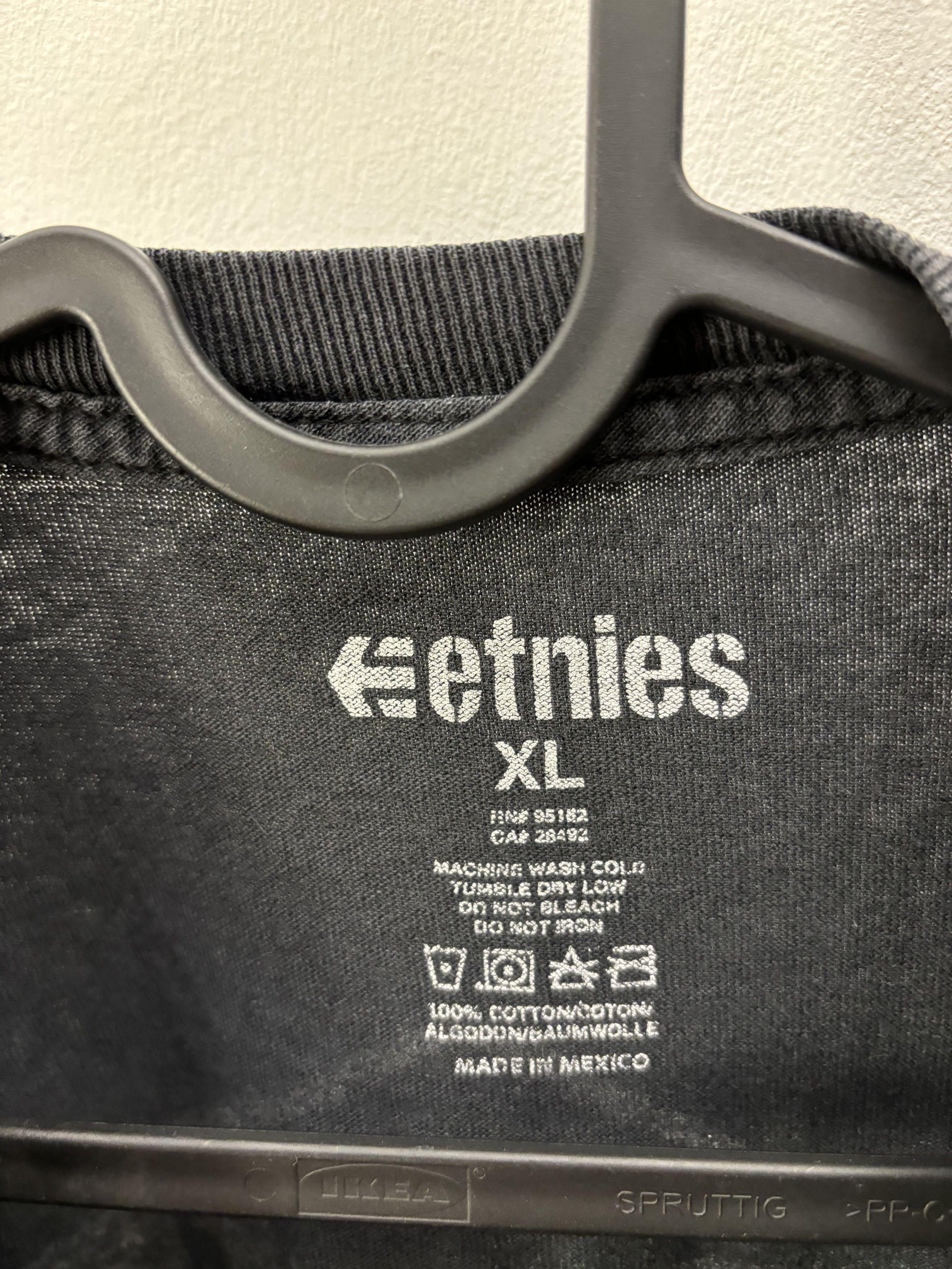 Etnies × Vintage Vintage 00s Etnies Faded Big Print Logo Tee Size US XL / EU 56 / 4 - 5 Thumbnail