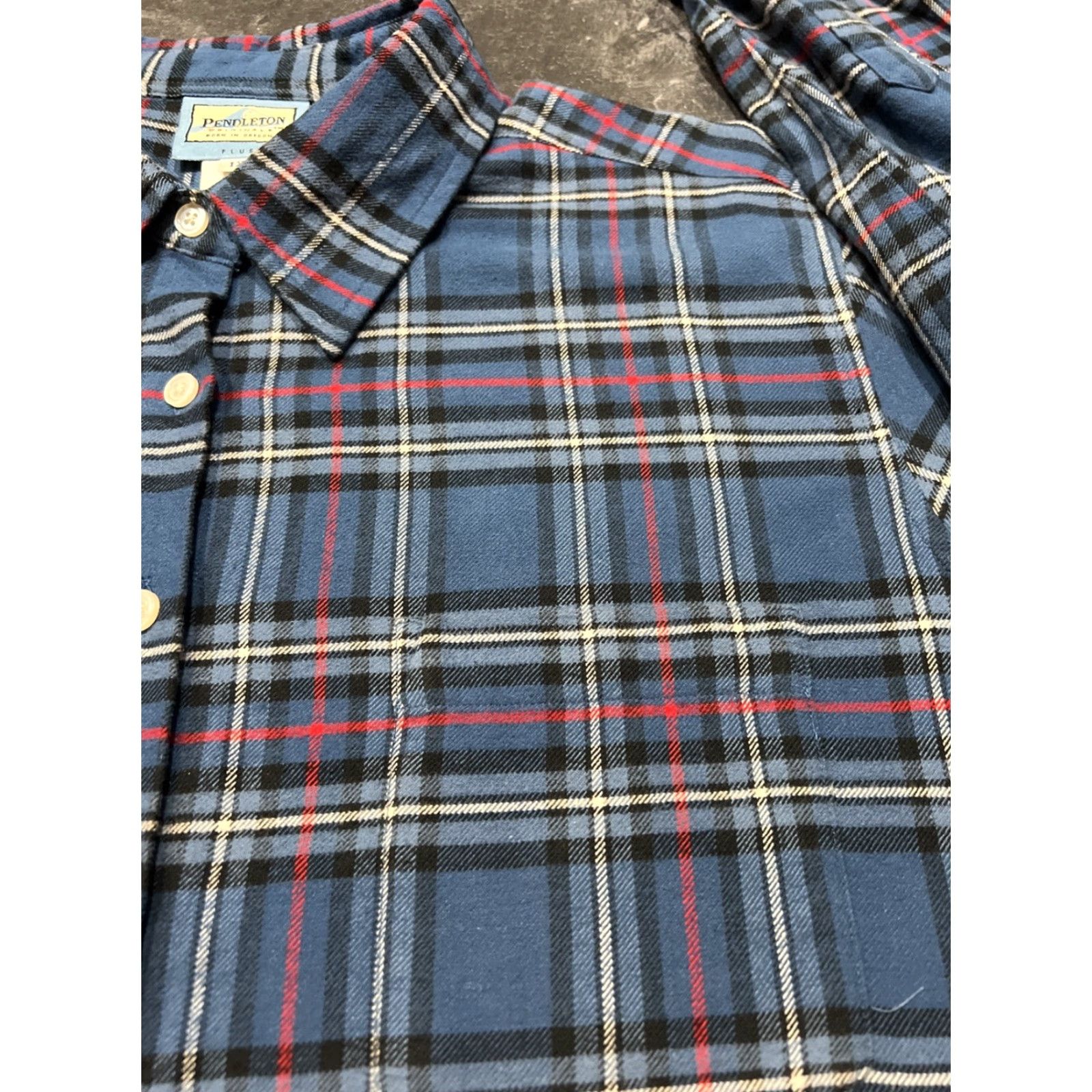 Pendleton VINTAGE Pendleton Flannel Shirt Women's Long Sleeve Button-Up Plaid Pocket XL Blue Size XL / US 12-14 / IT 48-50 - 3 Thumbnail