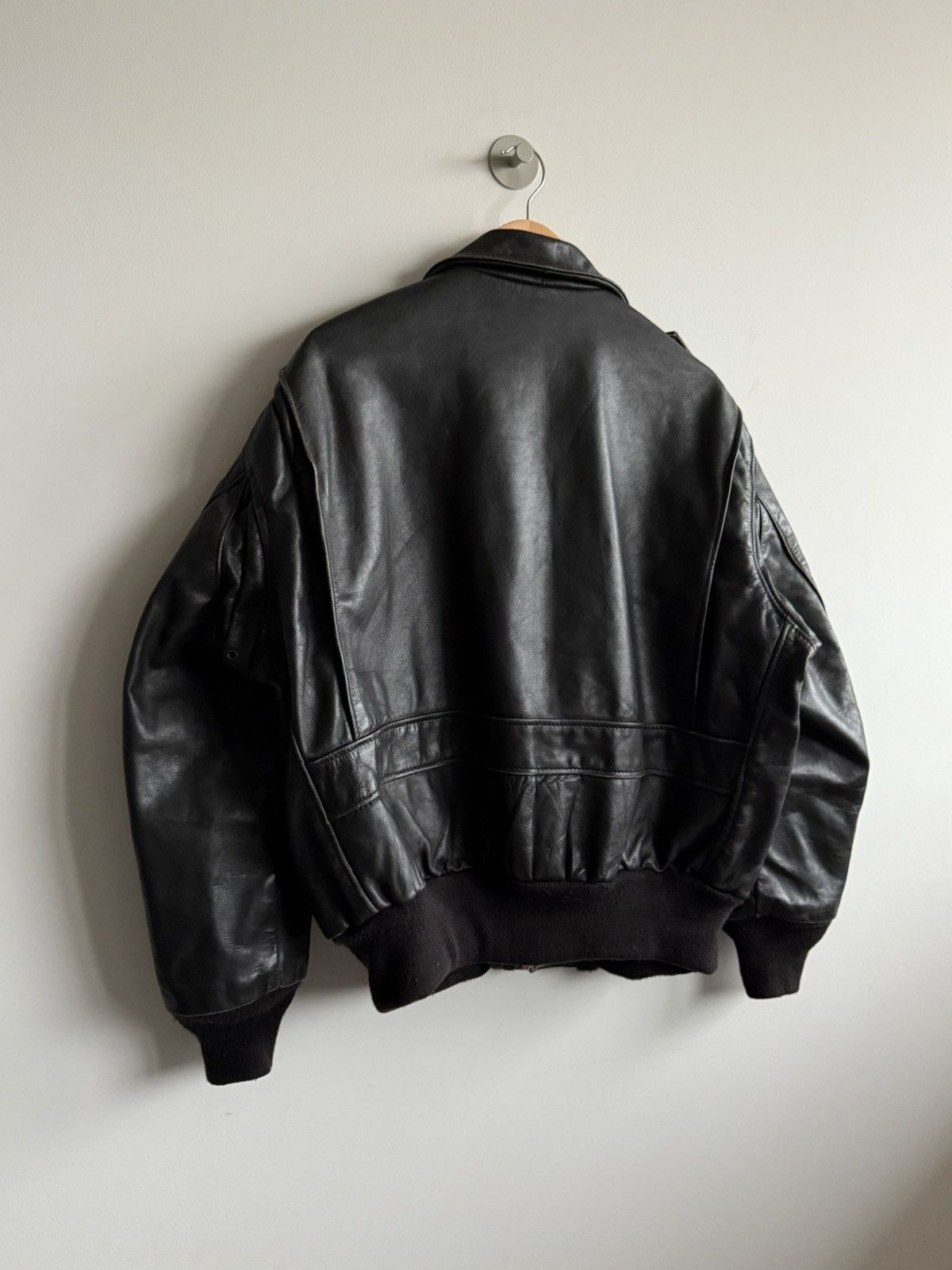 Schott Vintage Schott Black Heavyweight Leather A-2 Bomber Jacket Size US L / EU 52-54 / 3 - 12 Thumbnail