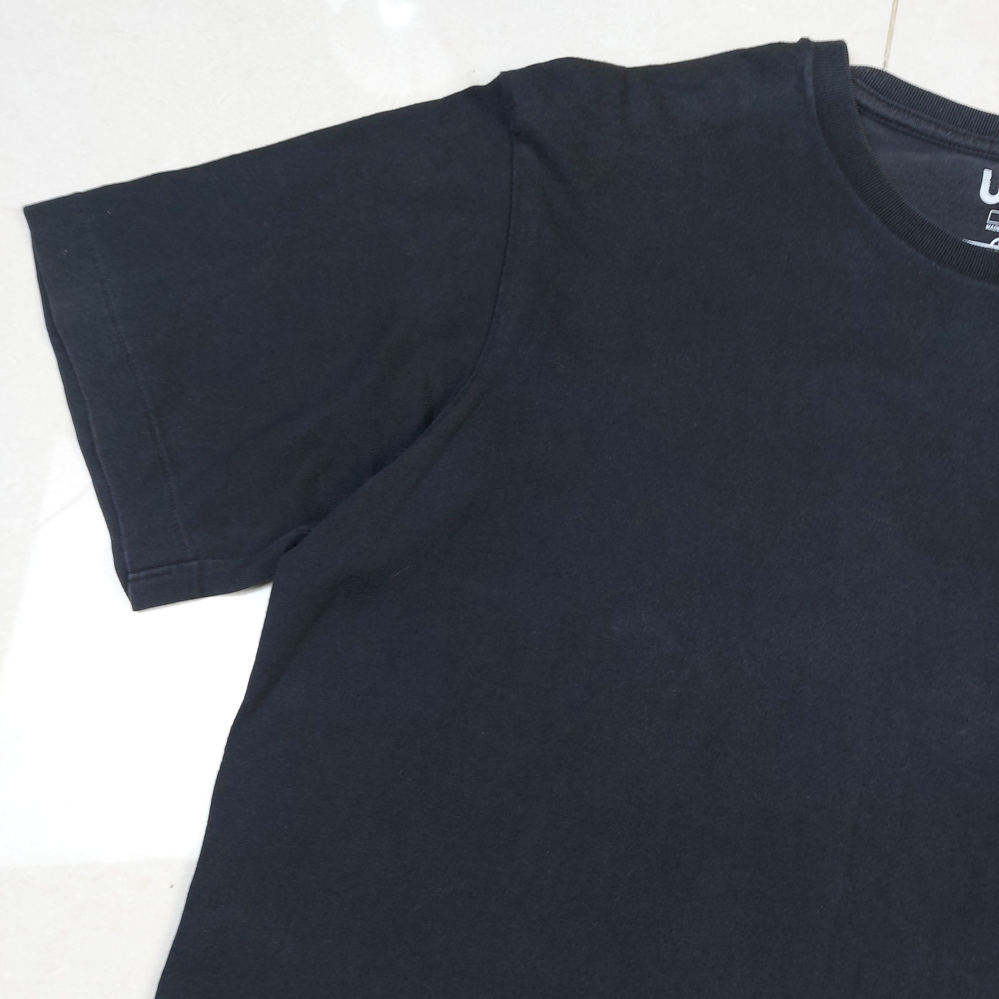 Kaws × Uniqlo KAWS x Uniqlo x Sesame Street Elmo Embroidery Pocket TEE Size US XL / EU 56 / 4 - 5 Thumbnail