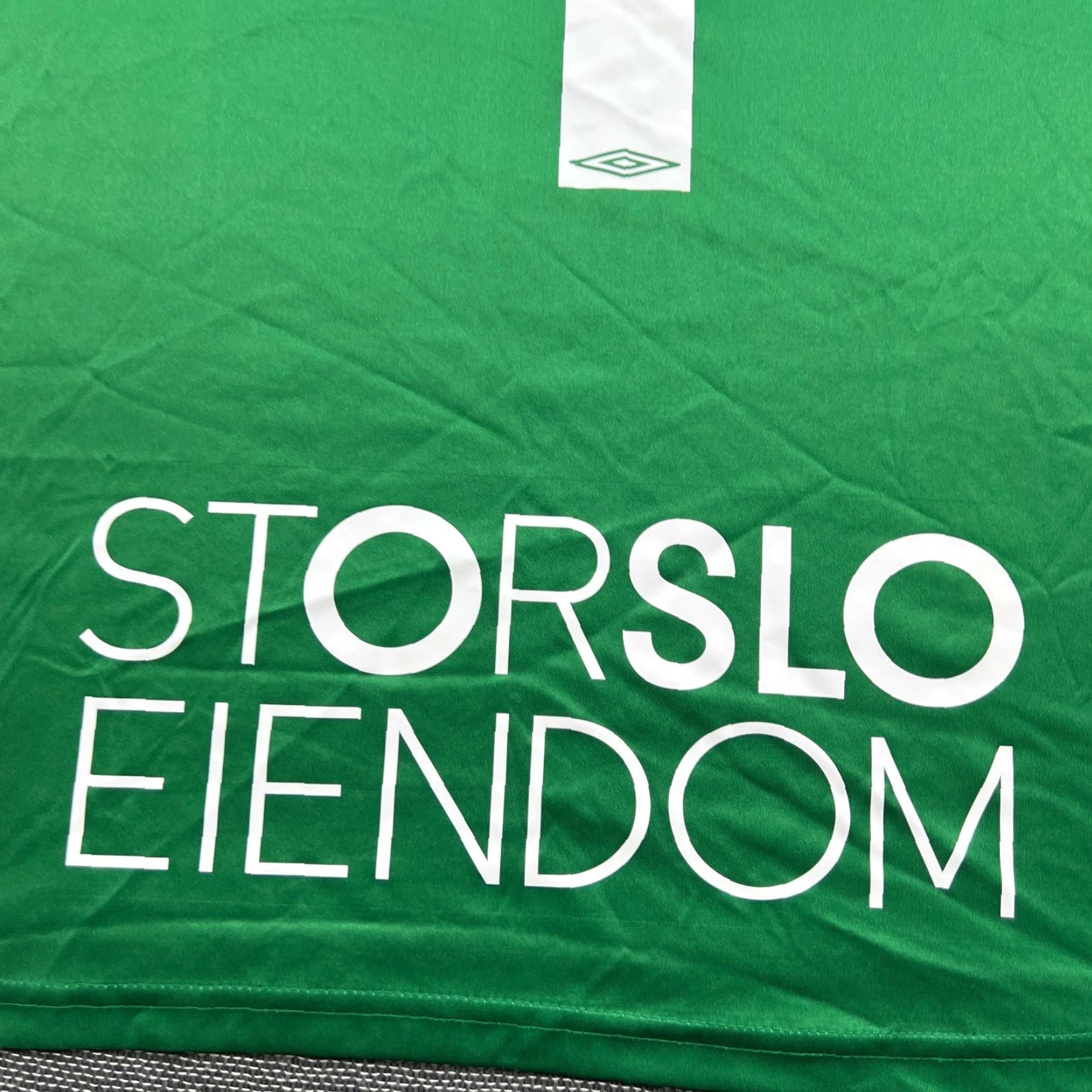 Umbro Valerenga Umbro Shirt Jersey Mens Large Green Football Goalkeeper Training Shirt Size US L / EU 52-54 / 3 - 7 Thumbnail