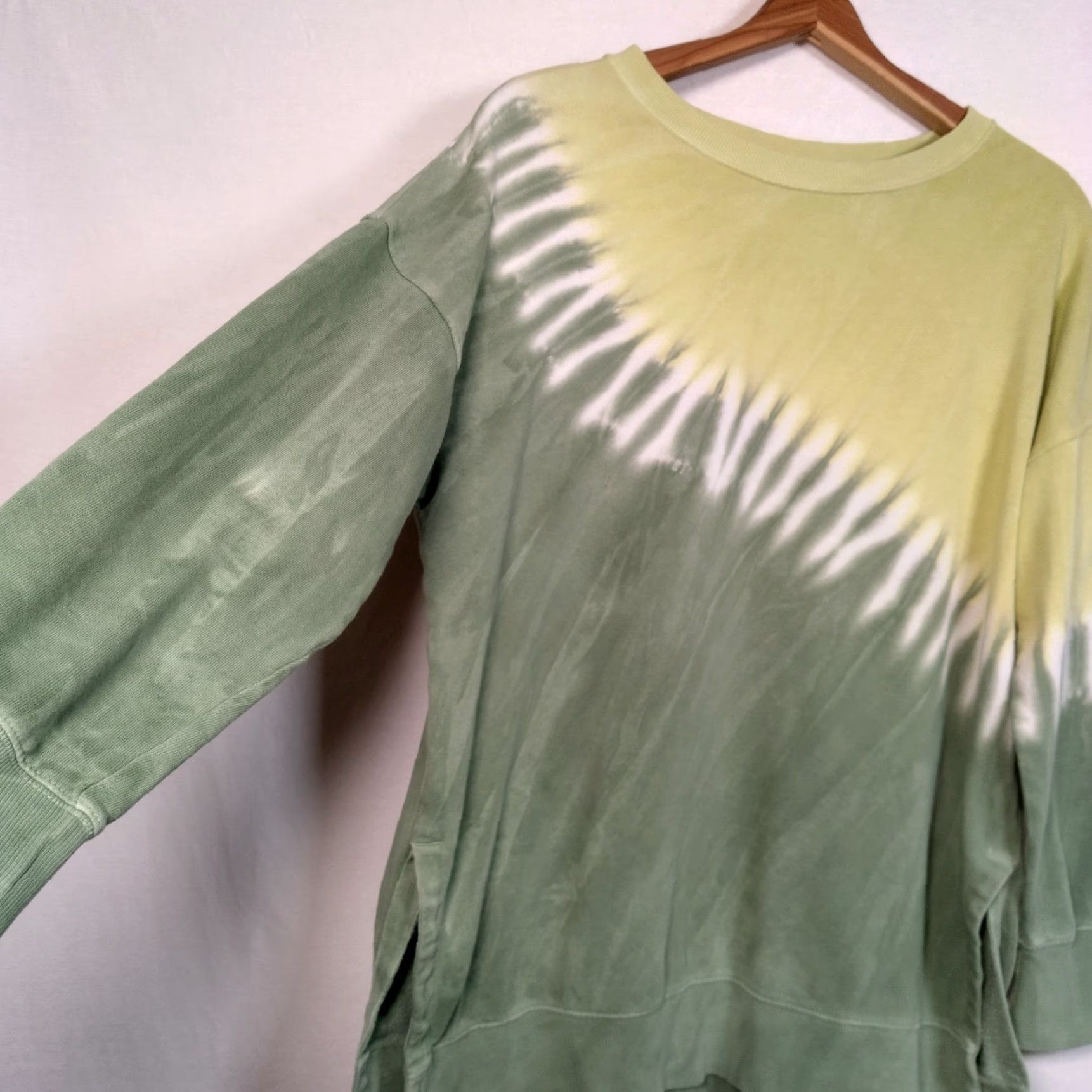 Old Navy OLD NAVY Sweatshirt Tie Dye Women M Green Citrine Hippe Festival Crew Neck Pullover Relaxed Fit Regular Size Medium Ladies Hipster Boho Athleisure Size M / US 6-8 / IT 42-44 - 3 Thumbnail