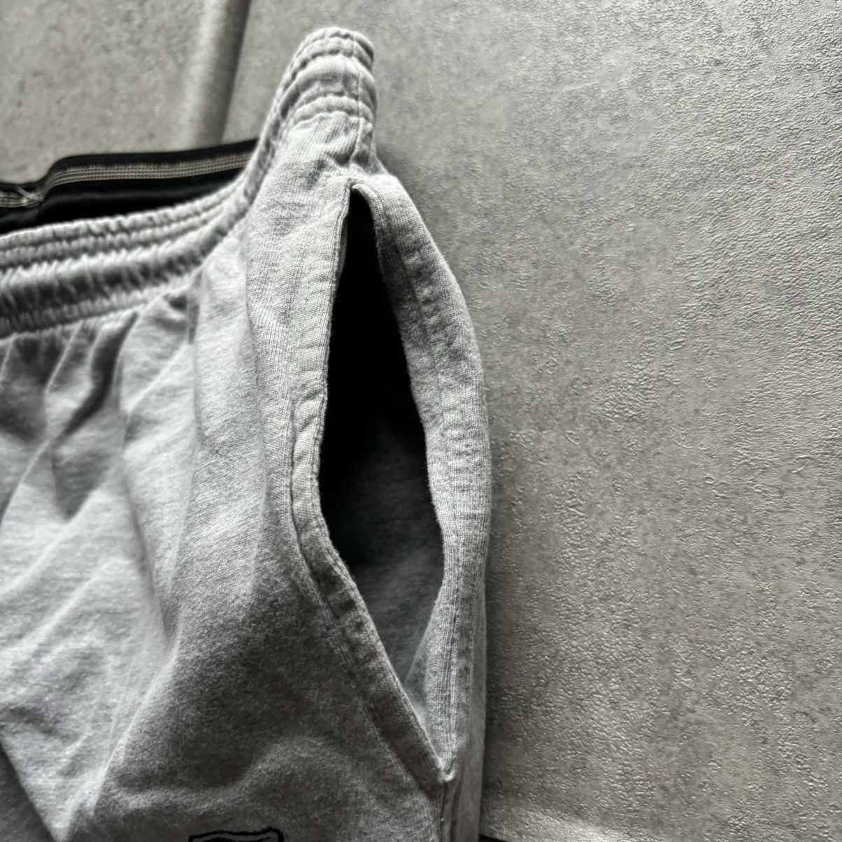 Reebok Y2k gray baggy wide leg reebok sweatpants Size US 32 / EU 48 - 3 Thumbnail