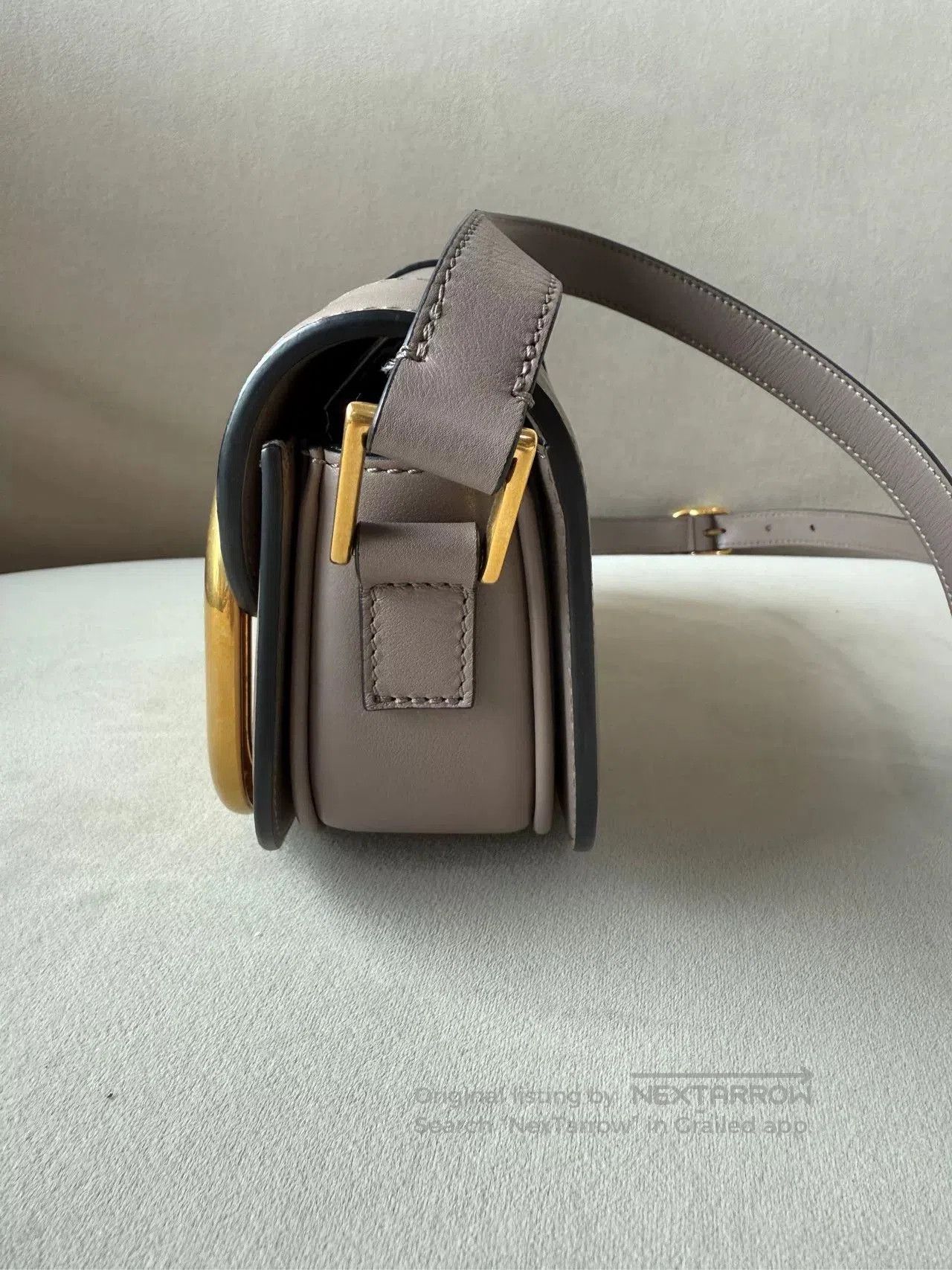 Valentino Valentino Gray Gold Buckle Crossbody. Size ONE SIZE - 4 Thumbnail