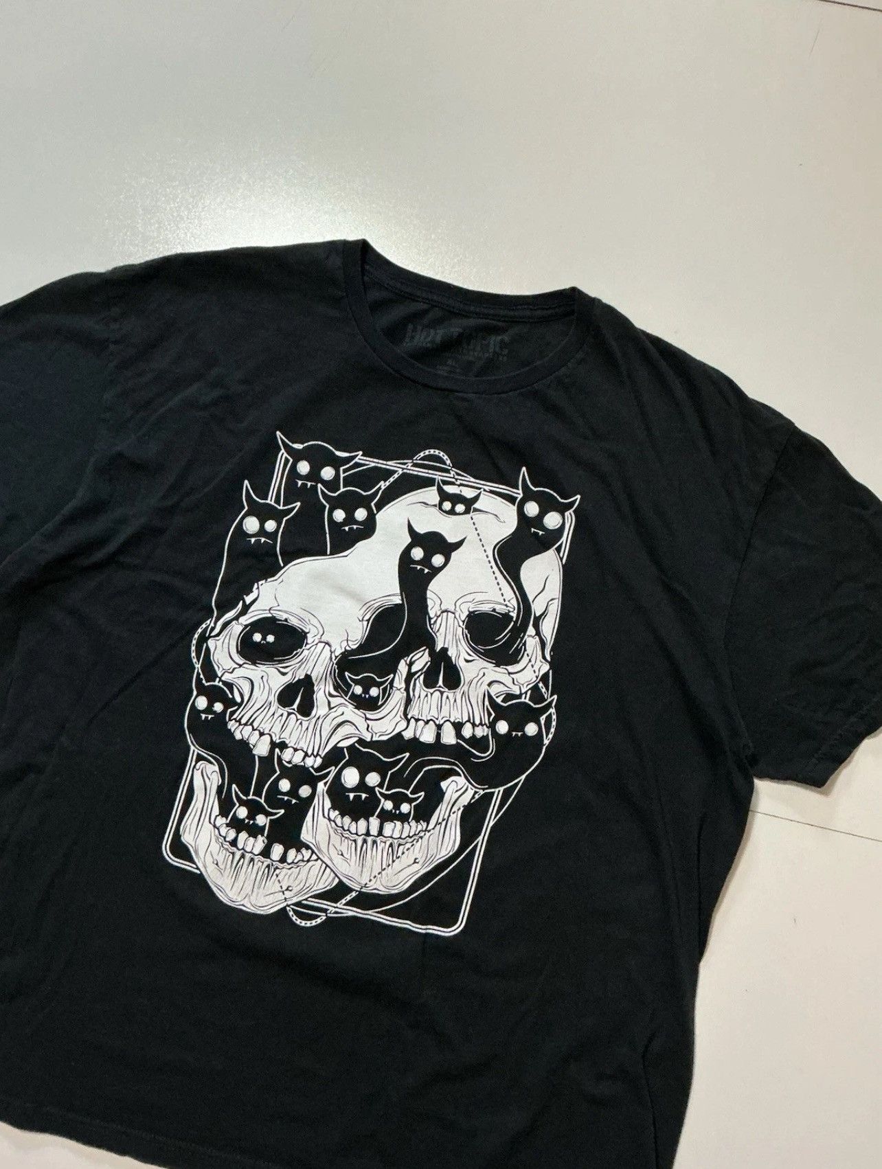 Hot Topic Hot Topic Threadless Von Kowen Gothic Horror Skull T-Shirt Size US XL / EU 56 / 4 - 3 Thumbnail