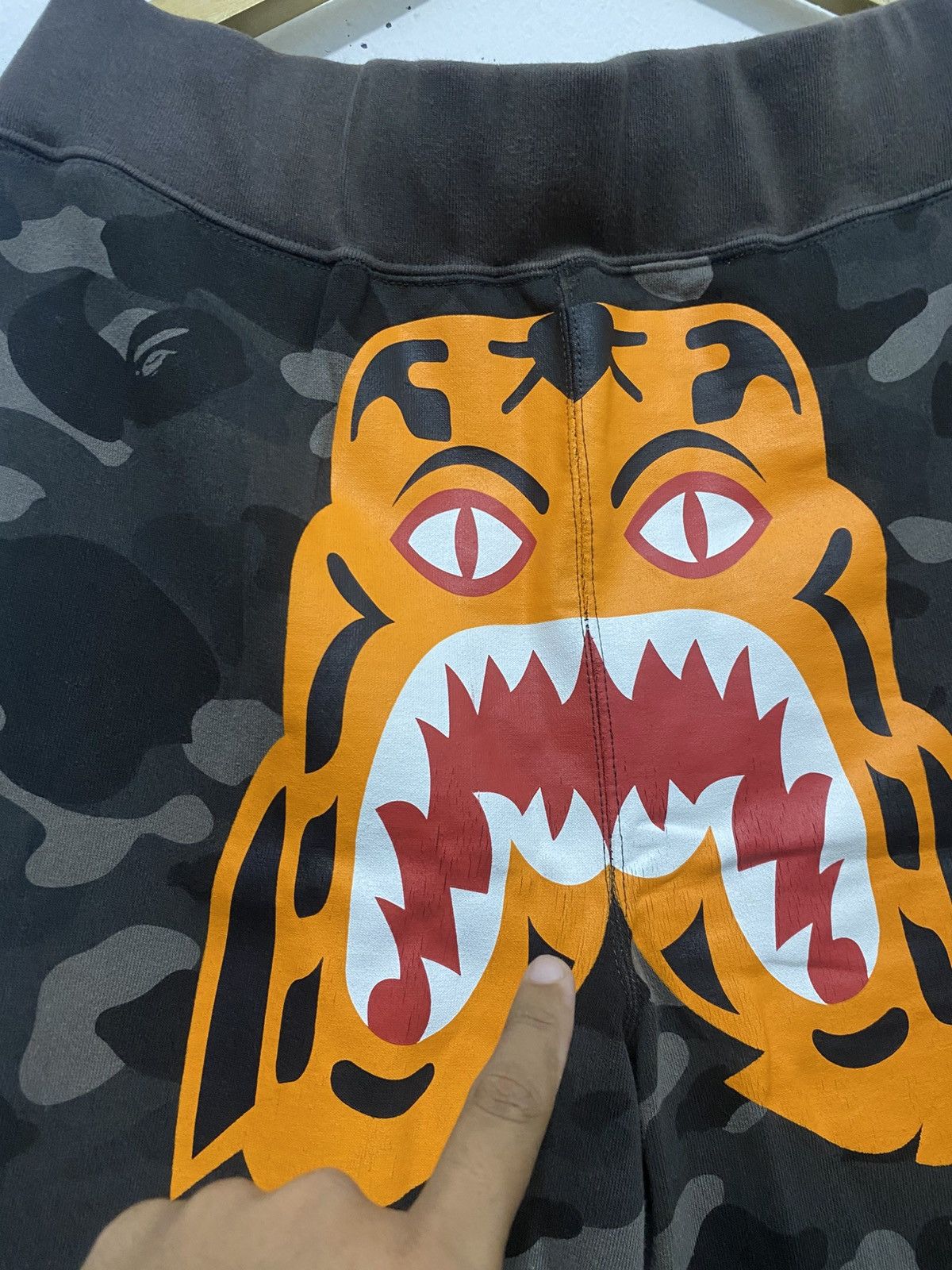 Bape A Bathing Ape Bape Tiger Black Camo Sweatpants Size US 34 / EU 50 - 3 Thumbnail